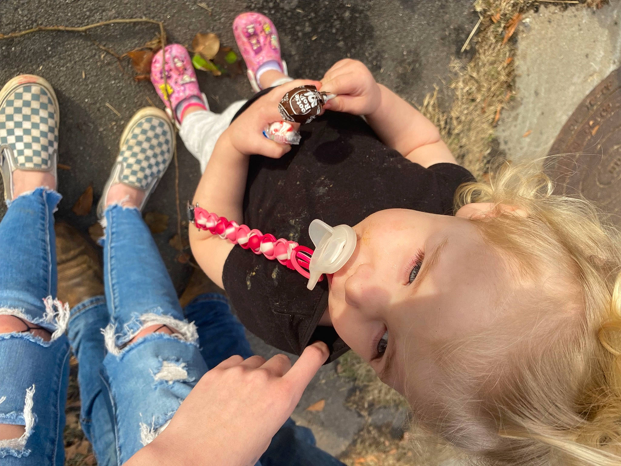 Braelynn is registered to the contest to win money with this photo: beauty, black_hair, eyelash, eyewear, fawn, finger, foot, gesture, glasses, hand, happy, human_leg, knee, nail, person, skin, sunglasses, thigh, thumb, vision_care
