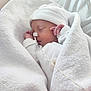 Taëlyna a rejoint le concours — aidez-le/la à gagner de superbes lots ! newborn, baby, sleeping, blanket, white, hospital, medical_tube, infant, soft, cute, swaddled, hat, closeup, skin, hand, peaceful, bed, resting, pediatric, tiny