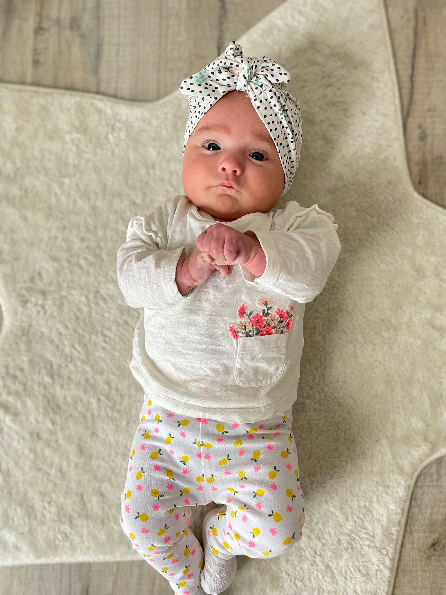 Alma a rejoint le concours — aidez-le/la à gagner de superbes lots ! baby, baby_products, baby_sleeping, baby_toddler_clothing, beanie, cap, child, clothing, comfort, eye, face, fashion_accessory, head, headgear, headwear, knit_cap, linens, pattern, person, sleeve