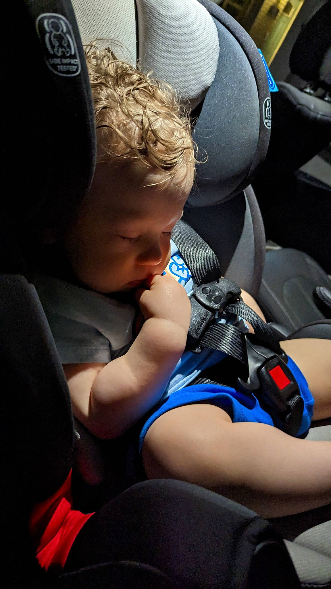 Lee is registered to the contest to win money with this photo: auto_part, automotive_design, automotive_exterior, automotive_tire, automotive_wheel_system, baby, baby_products, car_seat, car_seat_cover, child, comfort, electric_blue, family_car, human_leg, luxury_vehicle, motor_vehicle, person, steering_wheel, thigh, toddler