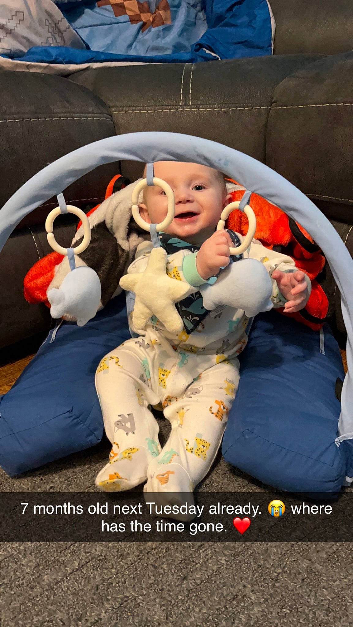 Callan is registered to the contest to win money with this photo: astronaut, auto_part, automotive_design, automotive_exterior, automotive_tire, baby, baby_products, car_seat, child, comfort, event, family_car, flash_photography, fun, headwear, luxury_vehicle, motor_vehicle, person, personal_protective_equipment, recreation