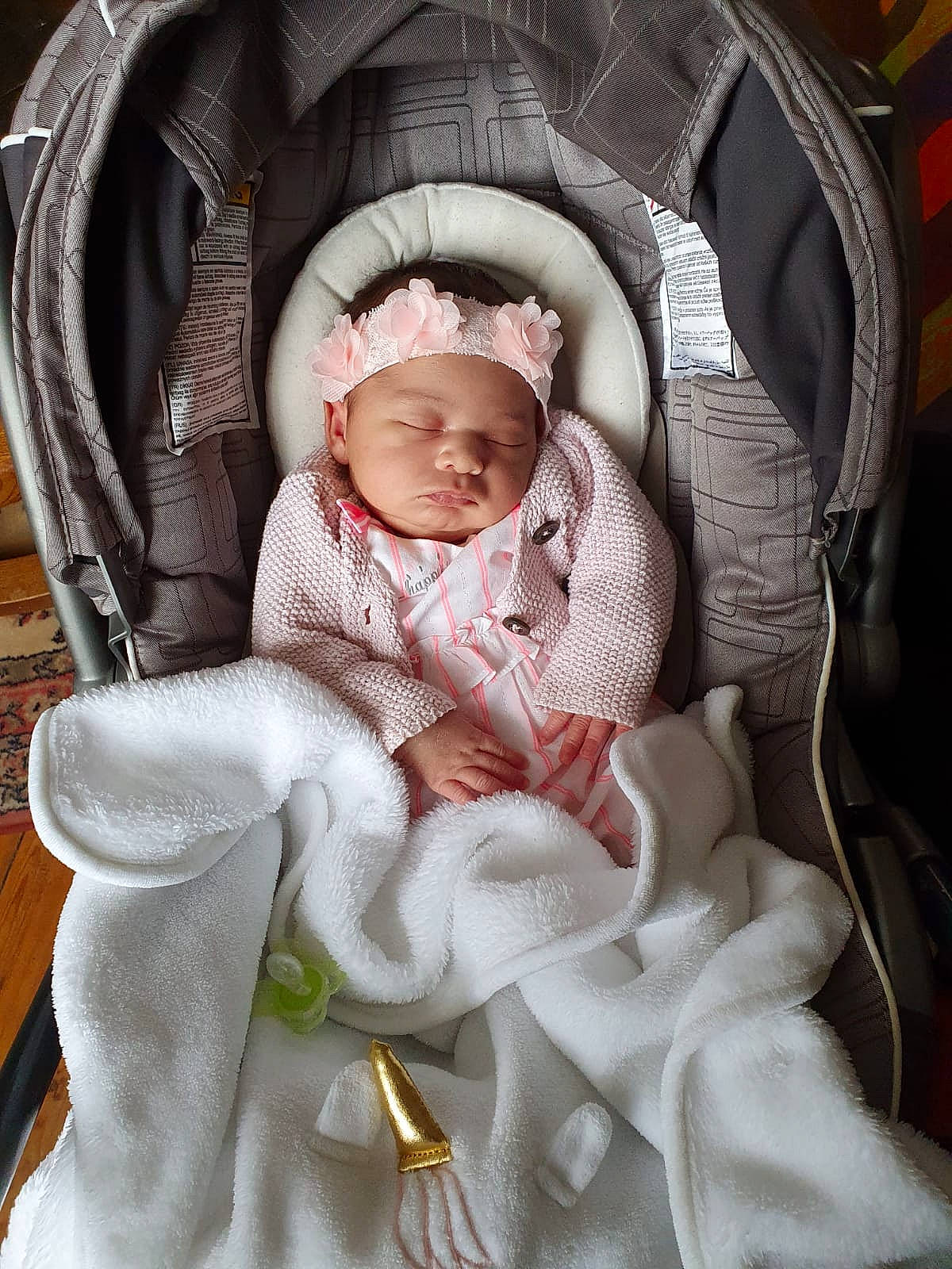 Crystale a rejoint le concours — aidez-le/la à gagner de superbes lots ! baby, baby_in_car_seat, baby_products, baby_sleeping, child, comfort, headwear, infant_bed, person, product, sleep, toddler