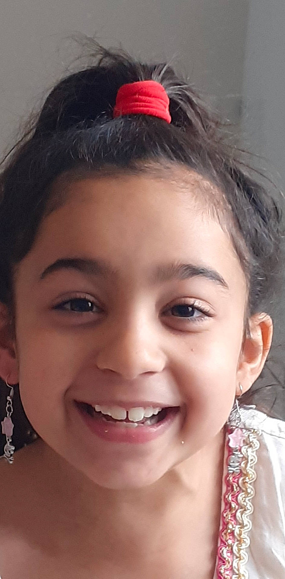 Shéraz participe au concours pour gagner de l'argent avec cette photo : beauty, cheek, child, child_model, chin, ear, eye, eyebrow, face, facial_expression, forehead, hair, hairstyle, head, joy, lip, mouth, nose, person, skin