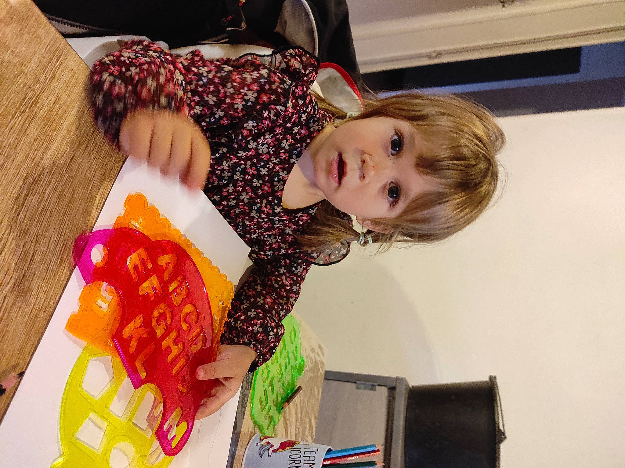 Maelle a rejoint le concours — aidez-le/la à gagner de superbes lots ! baby, baby_products, baby_toddler_clothing, child, comfort, design, flooring, fun, happy, linens, pattern, person, play, room, sitting, toddler