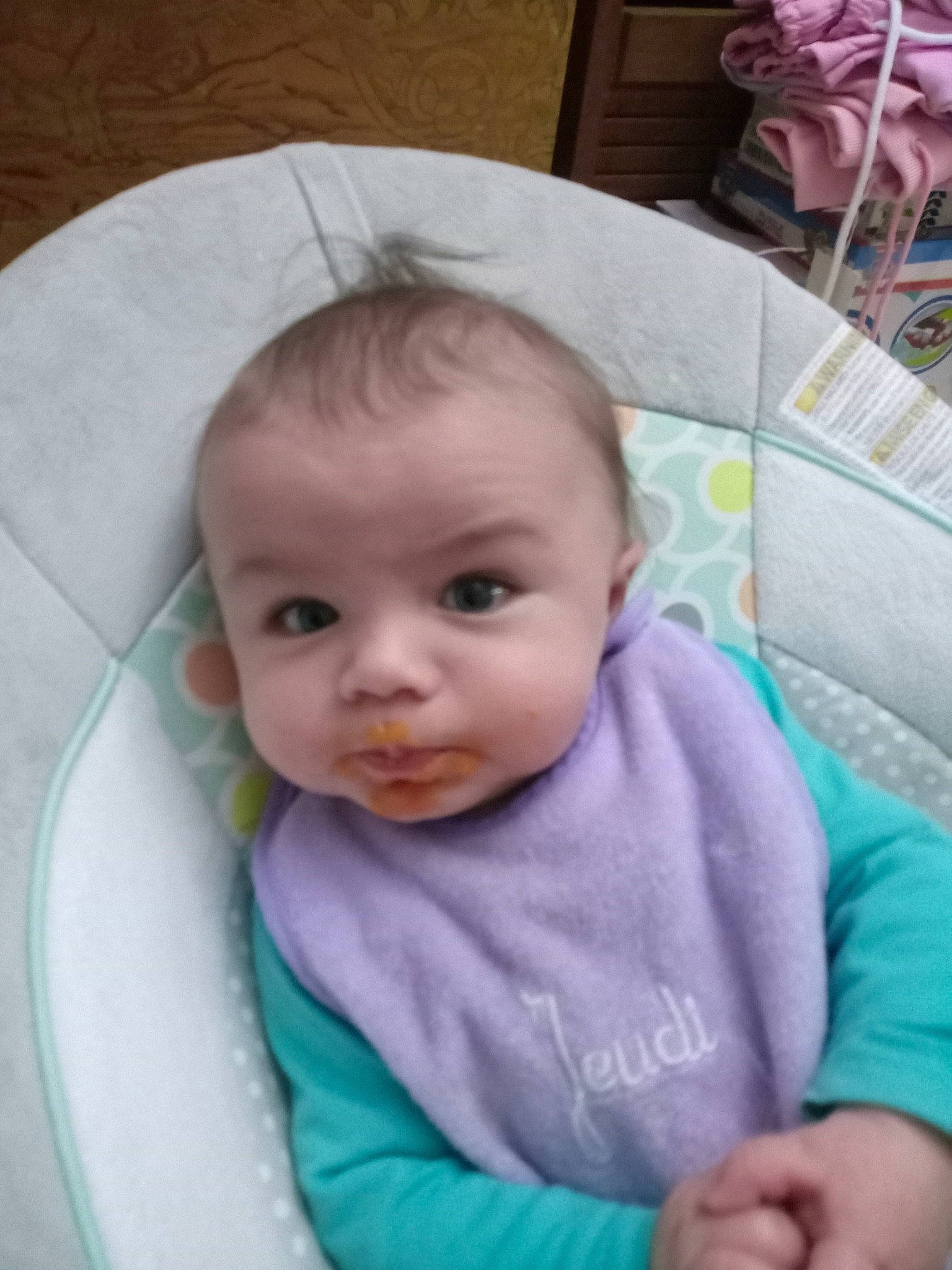 Thiago participe au concours pour gagner de l'argent avec cette photo : baby, baby_carriage, baby_in_car_seat, baby_products, baby_safety, baby_toddler_clothing, bib, cheek, child, circle, comfort, dishware, happy, iris, linens, person, pink, sitting, sleeve, toddler