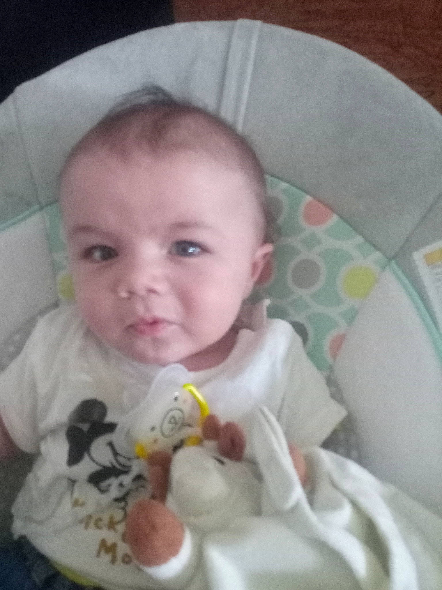 Thiago participe au concours pour gagner de l'argent avec cette photo : baby, baby_toddler_clothing, cheek, clothing, comfort, dress, ear, eye, eyebrow, forehead, hair, head, human_body, iris, leg, lip, mouth, nose, person, skin