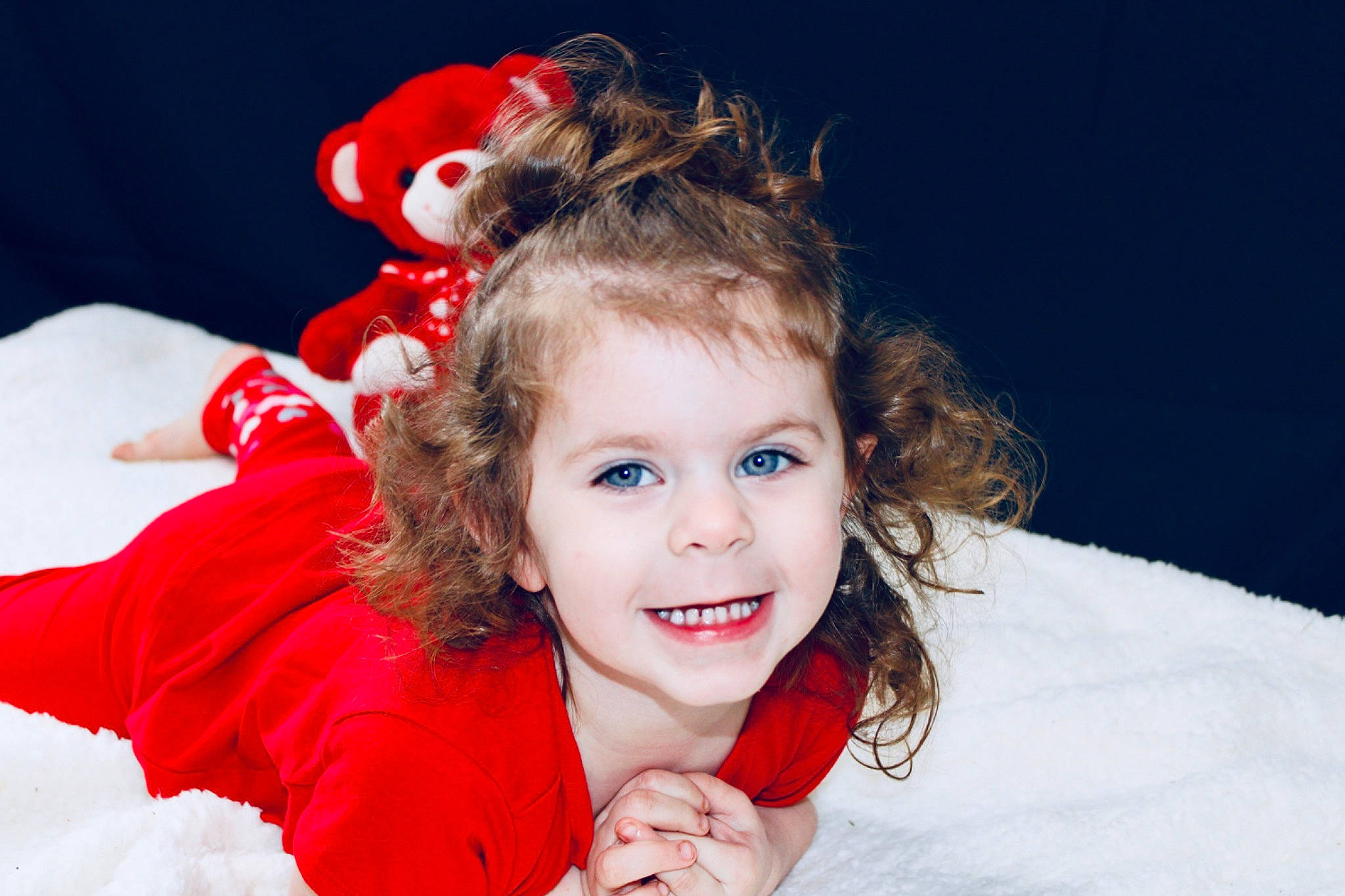 Araya is registered to the contest to win money with this photo: baby_toddler_clothing, blond, brown_hair, child, costume_hat, event, flash_photography, fun, fur, gesture, hairstyle, hand, happy, holiday, human, joy, person, pink, sleeve, smile