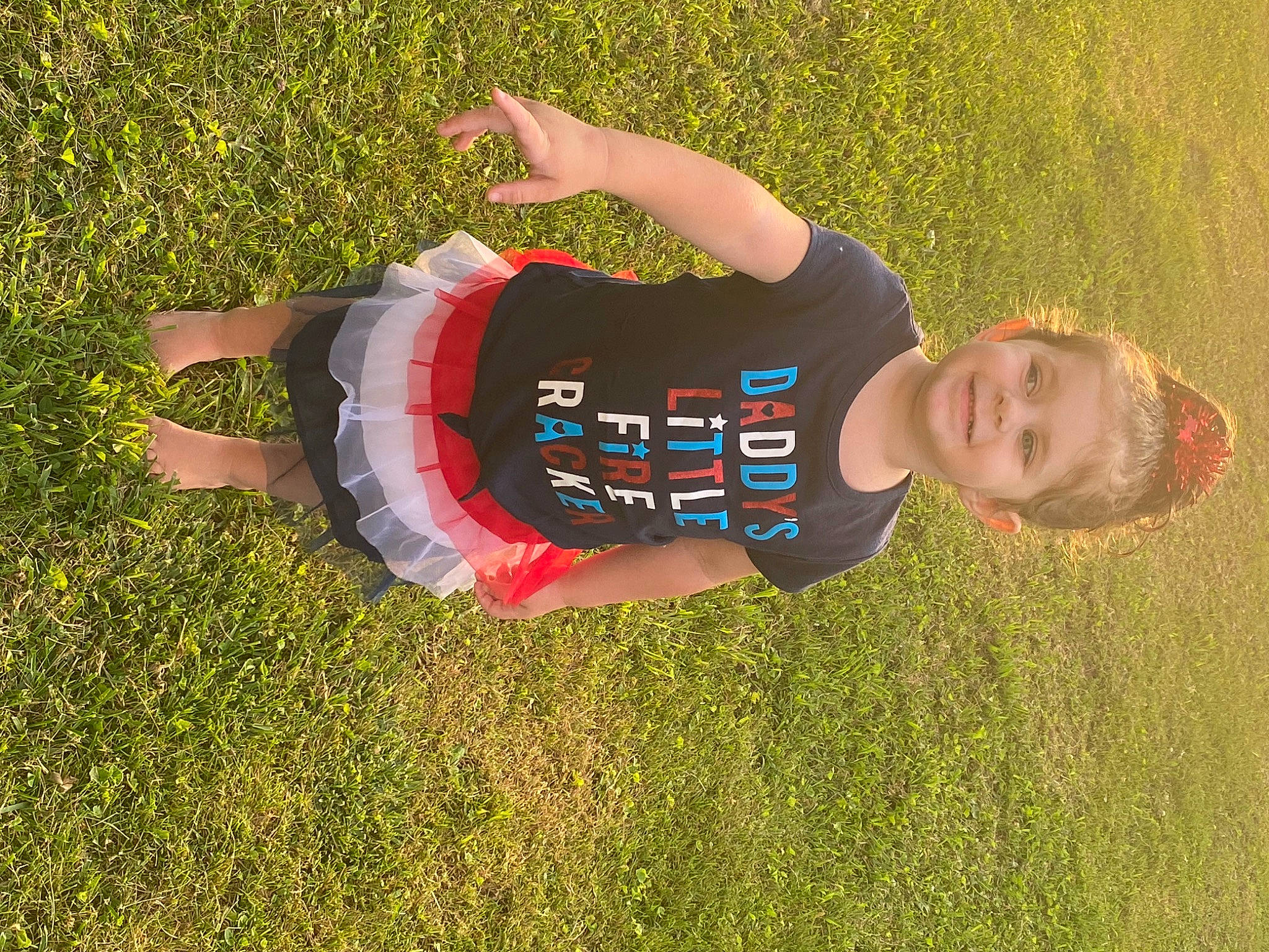 Araya is registered to the contest to win money with this photo: arm, child, elbow, fun, grass, grass_family, grassland, happy, human_leg, joy, knee, lawn, leisure, people_in_nature, person, plant, smile, soil, t_shirt, thigh