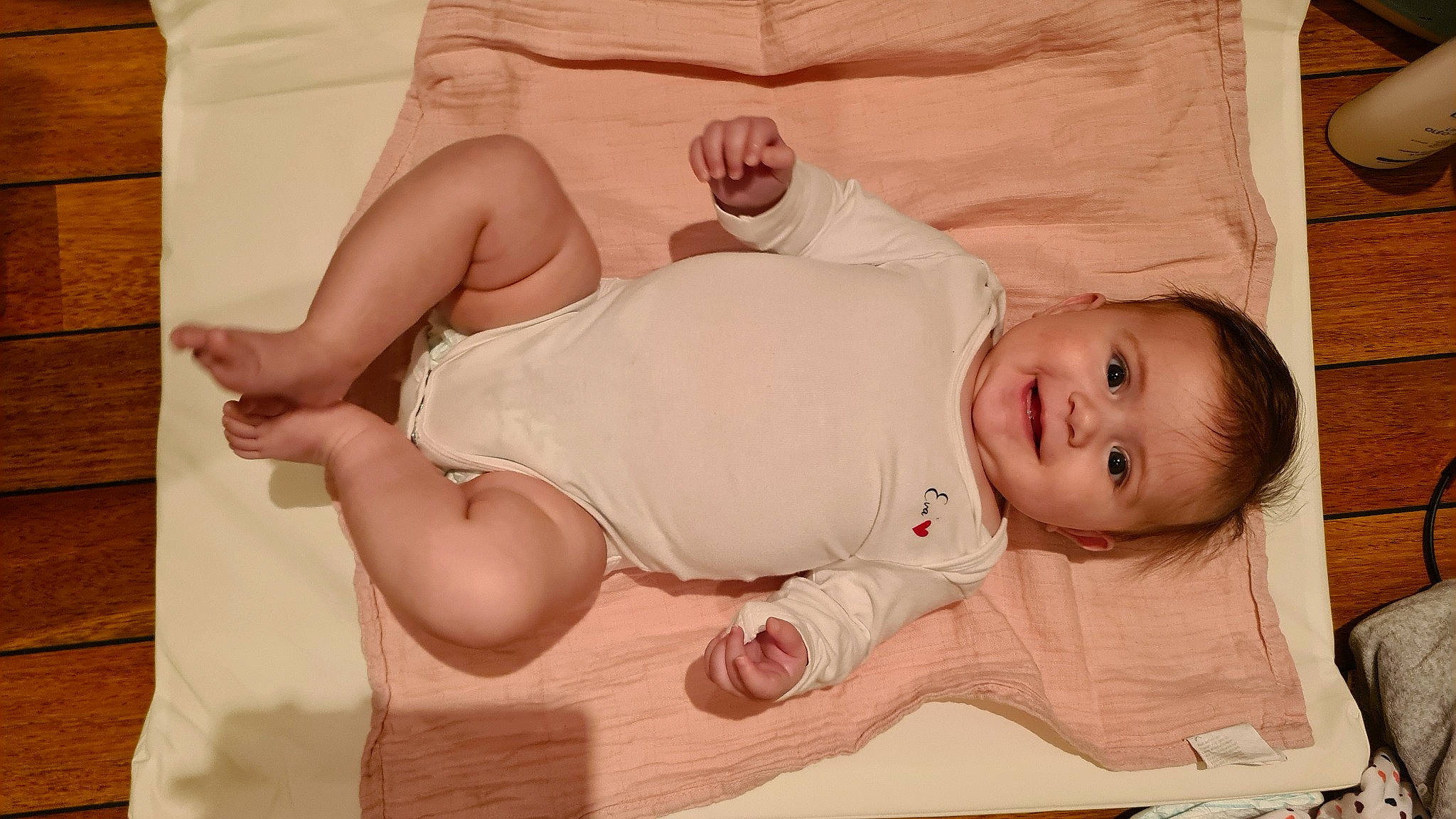 Eva participe au concours pour gagner de l'argent avec cette photo : baby, baby_sleeping, baby_toddler_clothing, child, comfort, dress, finger, foot, happy, human_leg, joy, linens, person, pink, product, room, skin, sleeve, smile, thigh