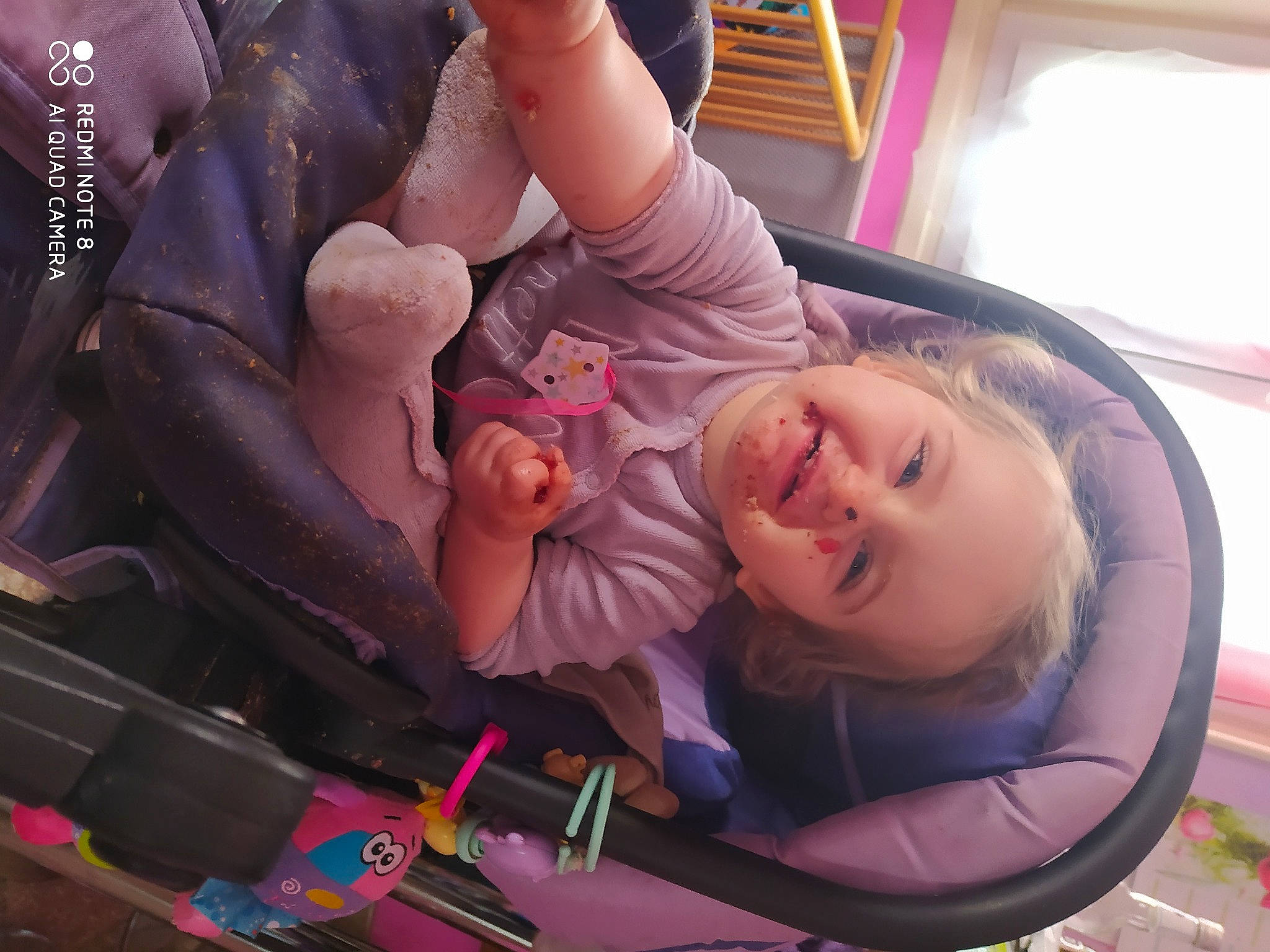Sophia a rejoint le concours — aidez-le/la à gagner de superbes lots ! auto_part, baby, baby_carriage, baby_products, baby_toddler_clothing, beauty, car_seat, comfort, fun, happy, mouth, person, pink, purple, skin, smile, toddler, tree, vehicle_door, wheel