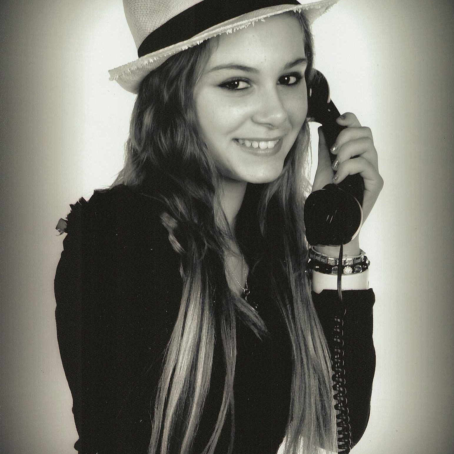 Alizée participe au concours pour gagner de l'argent avec cette photo :