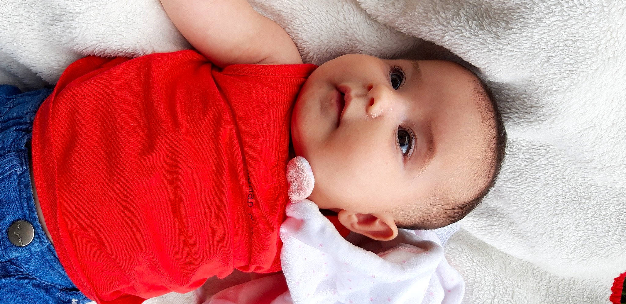 Marine a rejoint le concours — aidez-le/la à gagner de superbes lots ! baby, baby_toddler_clothing, cheek, child, comfort, eyelash, linens, lip, person, skin, toddler