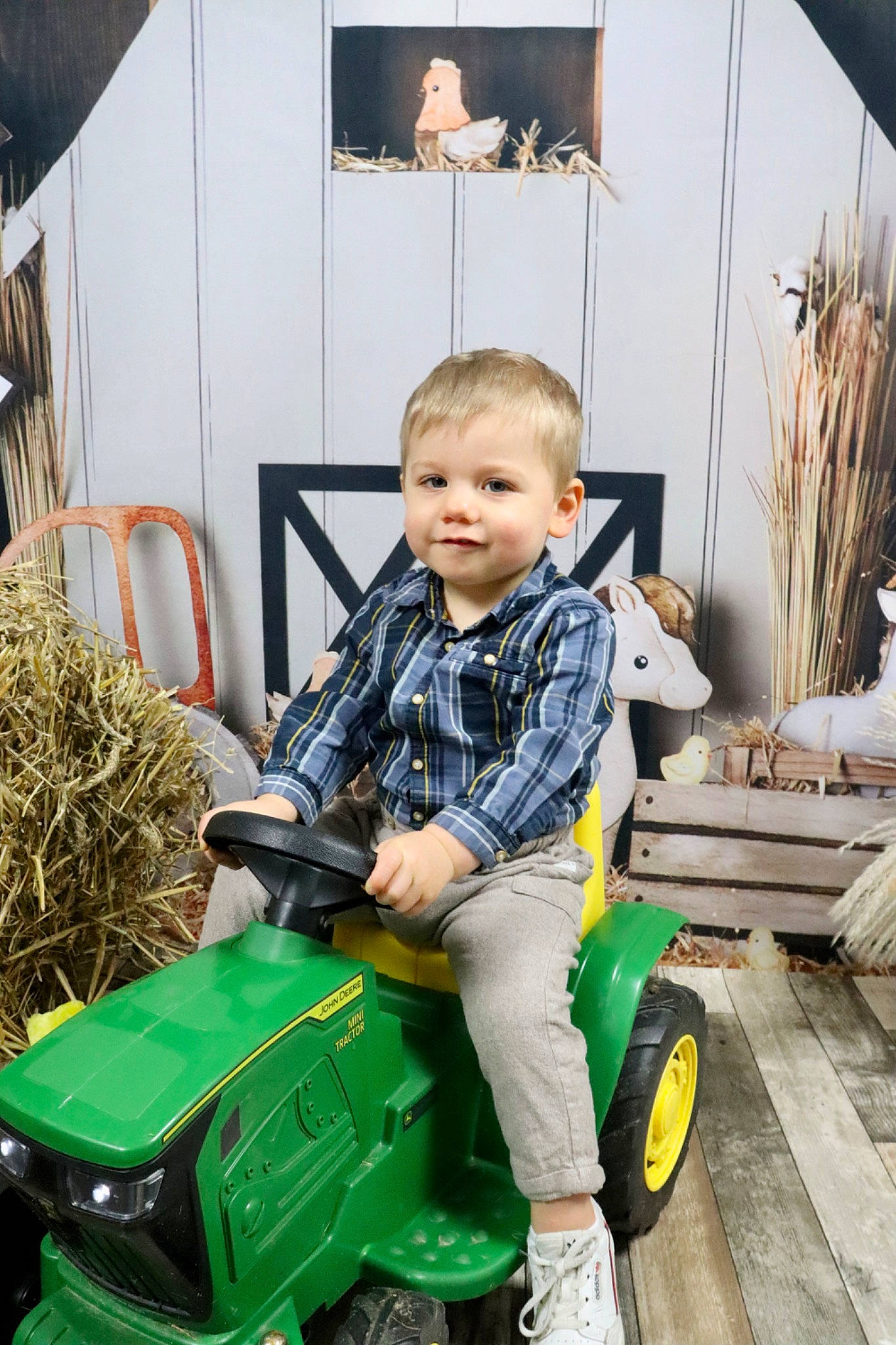 Mathys participe au concours pour gagner de l'argent avec cette photo : automotive_tire, automotive_wheel_system, baby_toddler_clothing, chair, child, fun, grass, happy, joy, motor_vehicle, people, person, photograph, product, riding_toy, rolling, snapshot, tire, toddler, vehicle