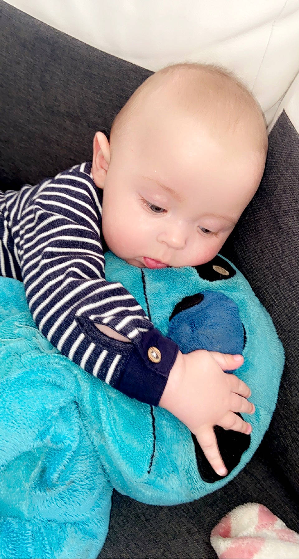 Timaël participe au concours pour gagner de l'argent avec cette photo : baby, baby_products, baby_sleeping, baby_toddler_clothing, cheek, child, clothing, collar, comfort, eyelash, face, iris, linens, neck, nose, outerwear, person, skin, sleeve, textile