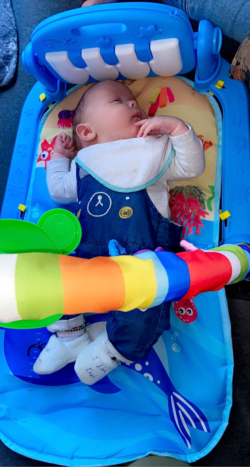 Timaël a rejoint le concours — aidez-le/la à gagner de superbes lots ! azure, baby, baby_products, baby_toddler_clothing, blue, child, electric_blue, event, fictional_character, fun, happy, person, photograph, plastic, play, recreation, red, tire, toddler, white