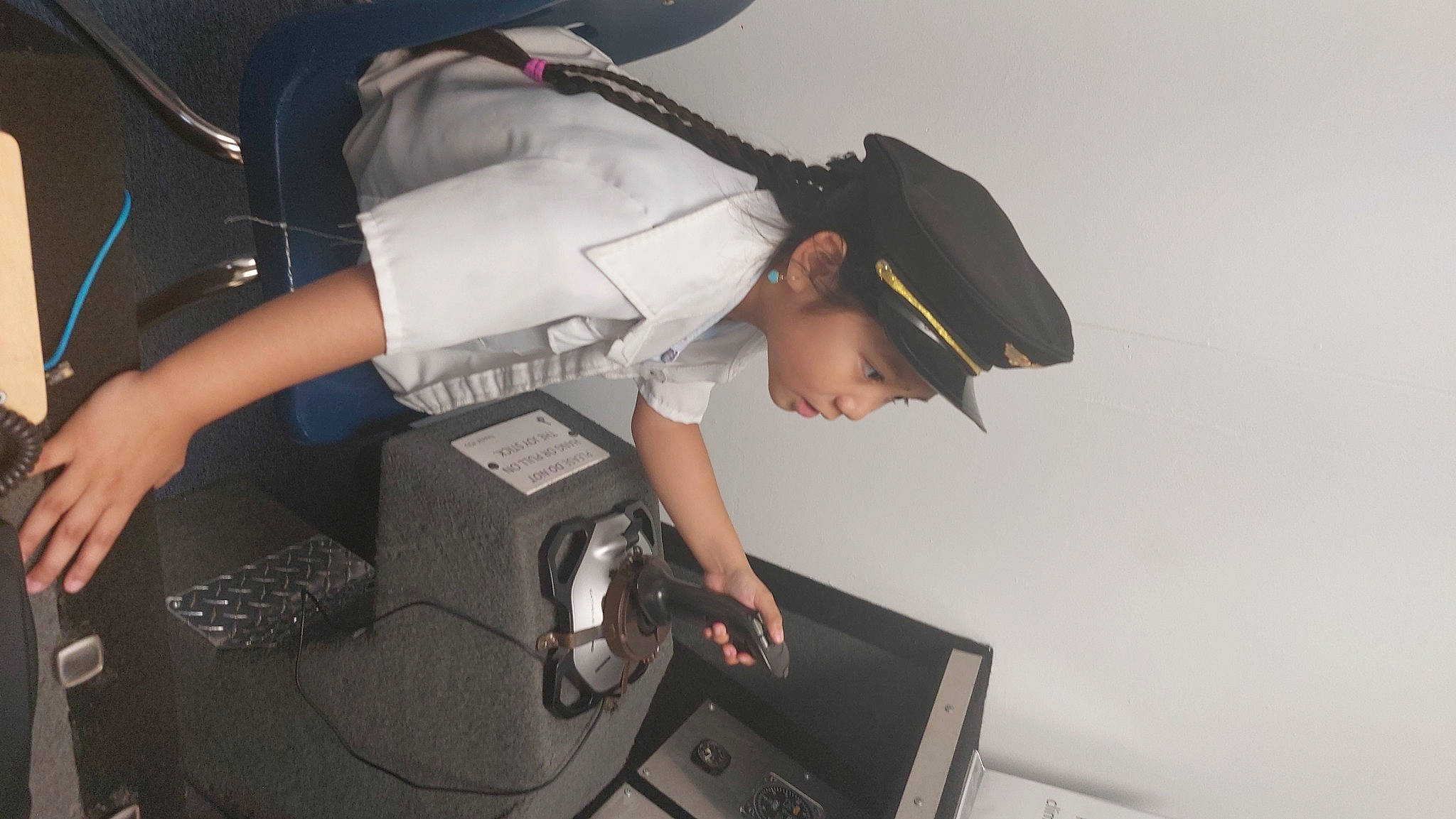 Challanie is registered to the contest to win money with this photo: audio_equipment, automotive_design, bag, baseball_cap, cameras_optics, elbow, event, flash_photography, fun, gadget, gesture, hat, headwear, joint, luxury_vehicle, person, personal_protective_equipment, t_shirt, toddler, wrist