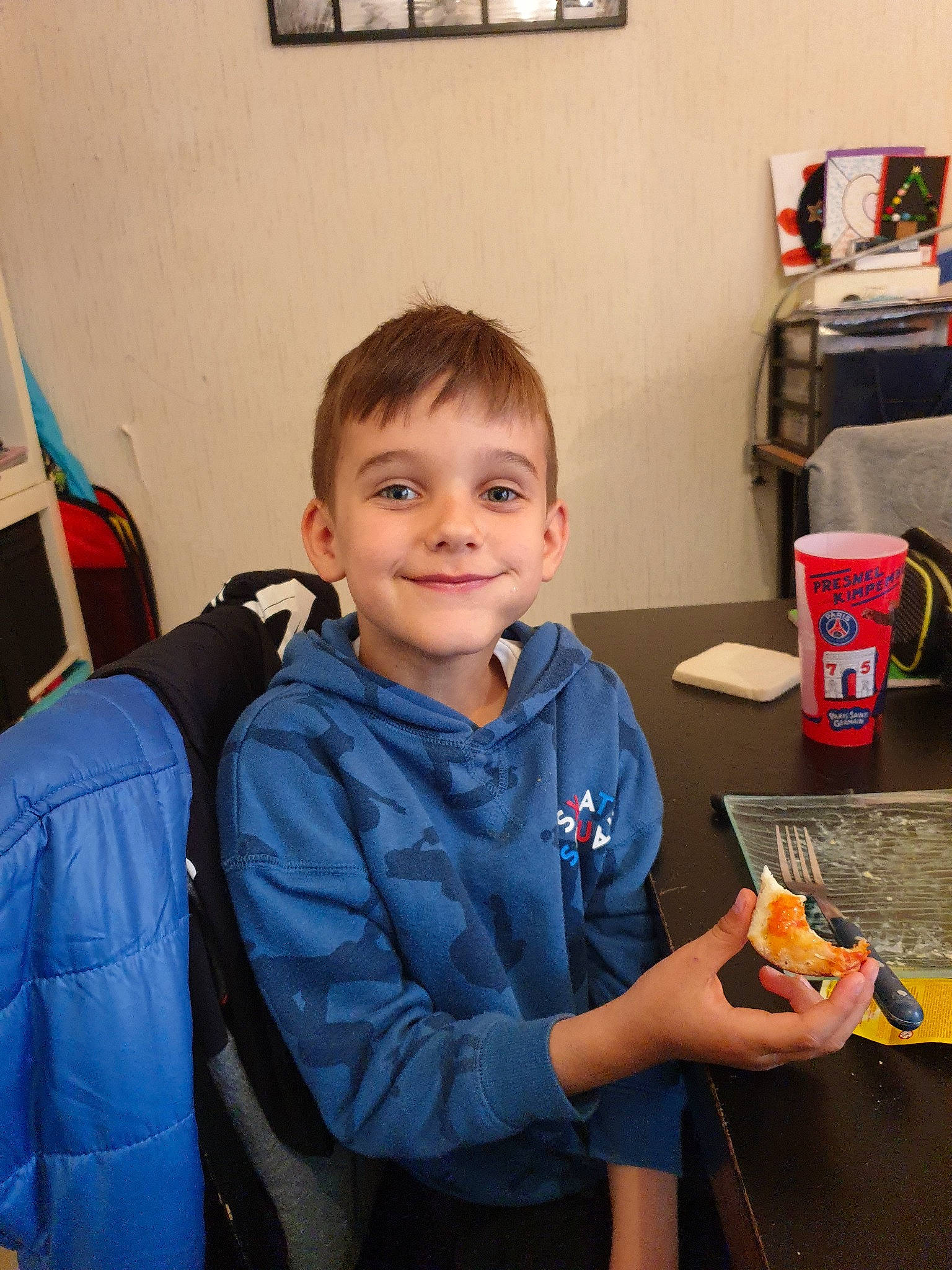 Maëron participe au concours pour gagner de l&#x27;argent avec cette photo : child, joy, person, room, smile, toddler