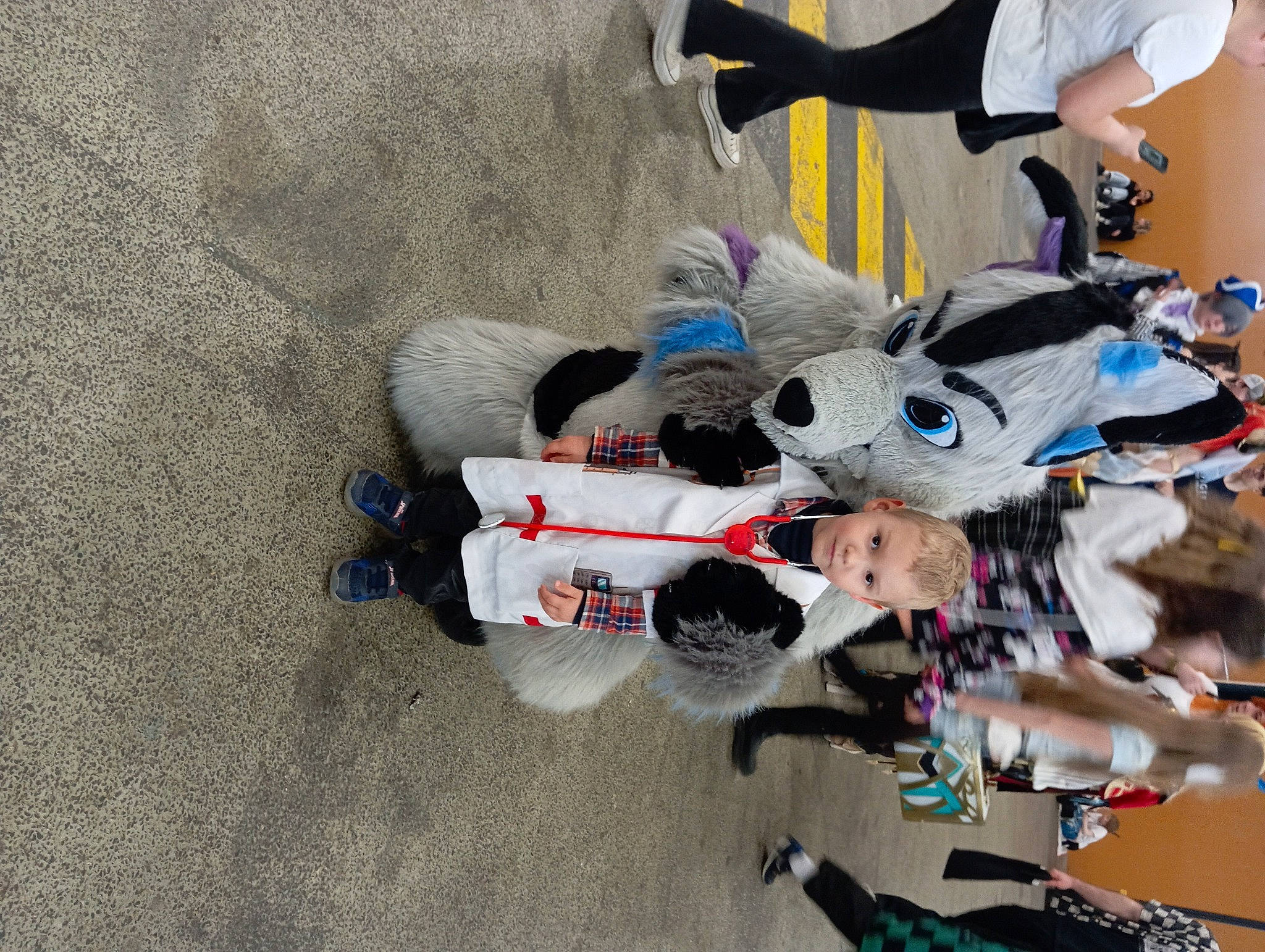 Lorenzio participe au concours pour gagner de l'argent avec cette photo : carmine, costume, fictional_character, fun, person, plastic, recreation, tire, toy