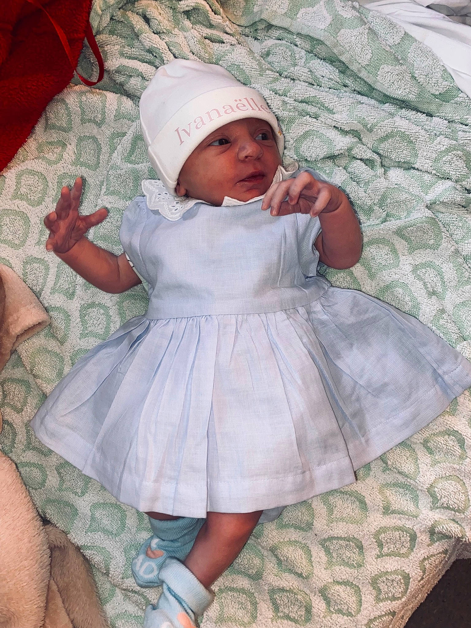 Ivanaëlle a rejoint le concours — aidez-le/la à gagner de superbes lots ! baby, baby_toddler_clothing, cap, child, comfort, day_dress, dress, embellishment, face, hat, headgear, headwear, linens, pattern, person, pink, ruffle, skin, sleeve, textile