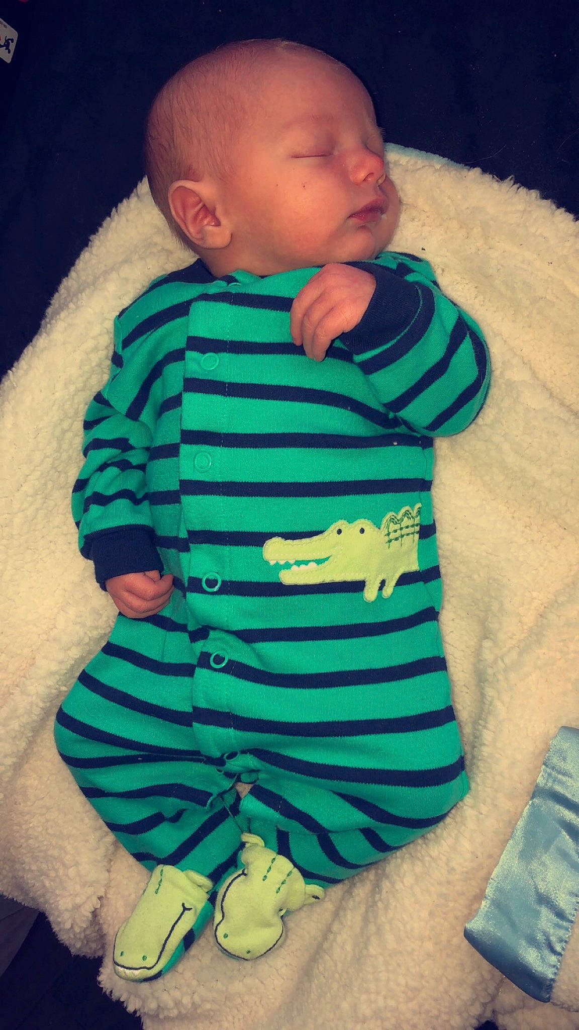 Zaedyn is registered to the contest to win money with this photo: aqua, baby, baby_toddler_clothing, cheek, comfort, cool, electric_blue, face, green, head, iris, mouth, neck, nose, person, pink, skin, sleeve, t_shirt, toddler