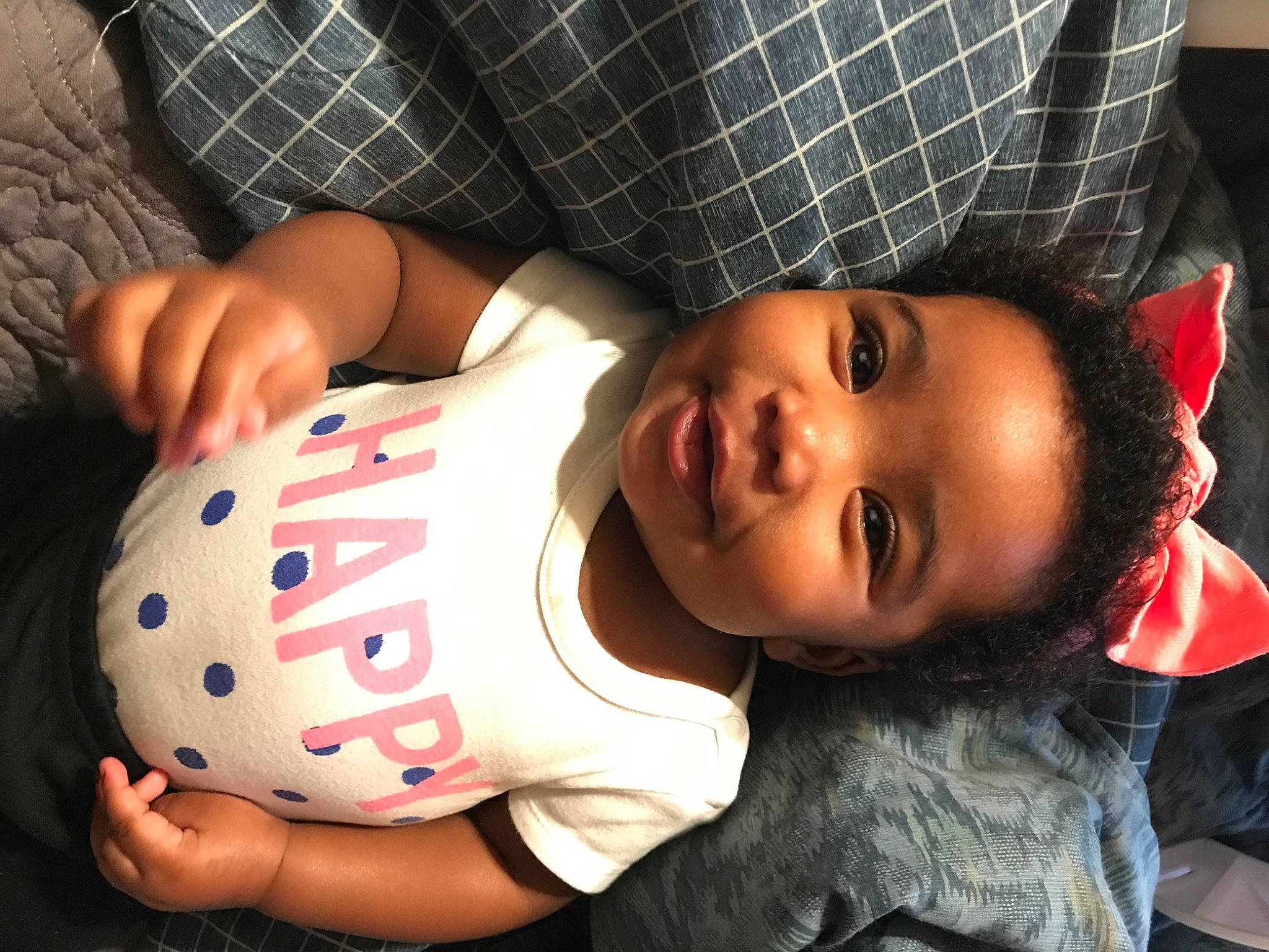 Nezariah is registered to the contest to win money with this photo: cheek, chin, clothing, eye, face, facial_expression, hairstyle, hand, head, joint, lip, mouth, muscle, neck, nose, person, product, skin, sleeve, smile