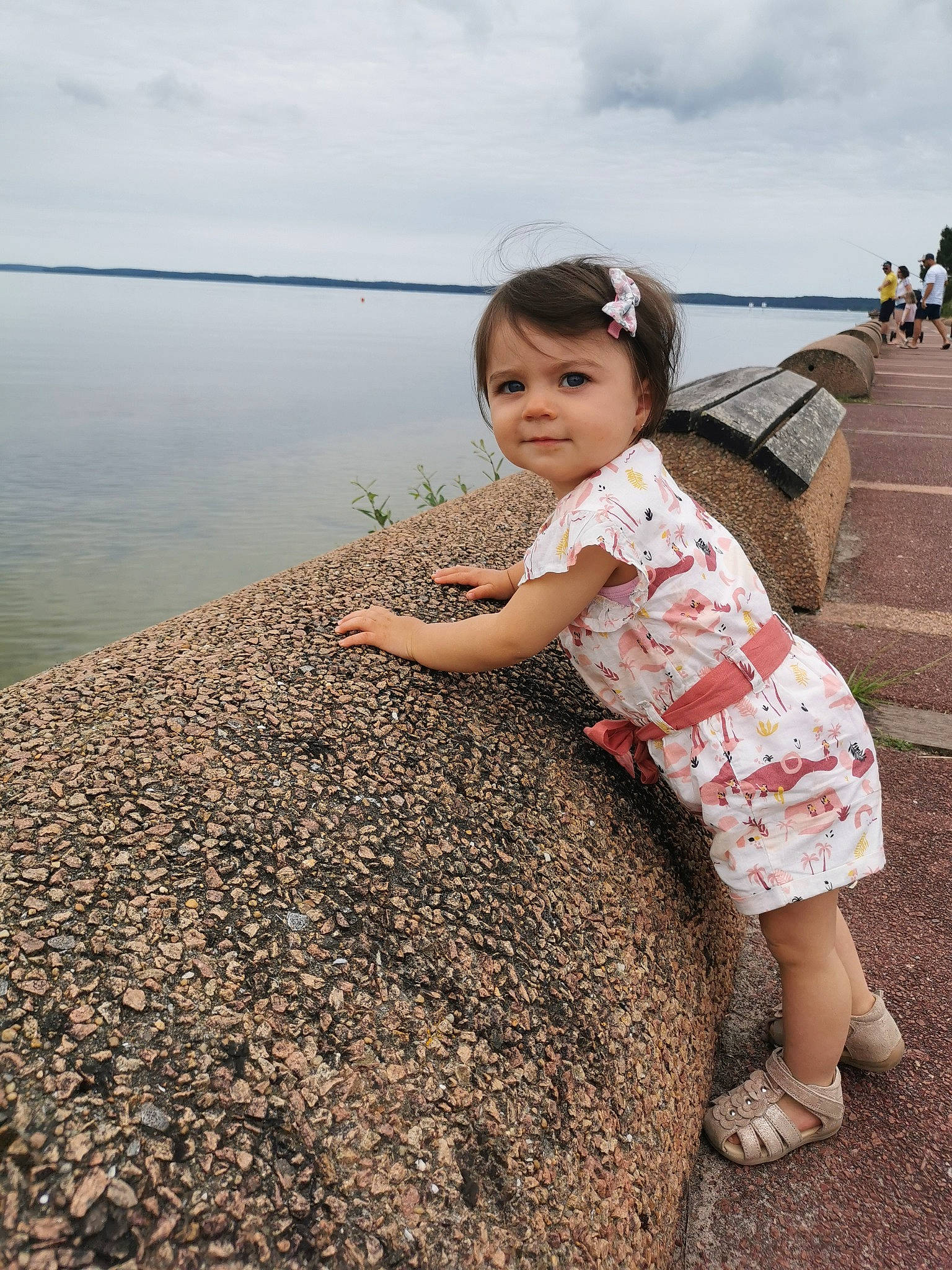 Clarence participe au concours pour gagner de l'argent avec cette photo : baby_toddler_clothing, child, cloud, fun, grass, happy, joy, lake, landscape, leisure, ocean, people_in_nature, person, sand, sandal, sitting, sky, soil, toddler, tourism