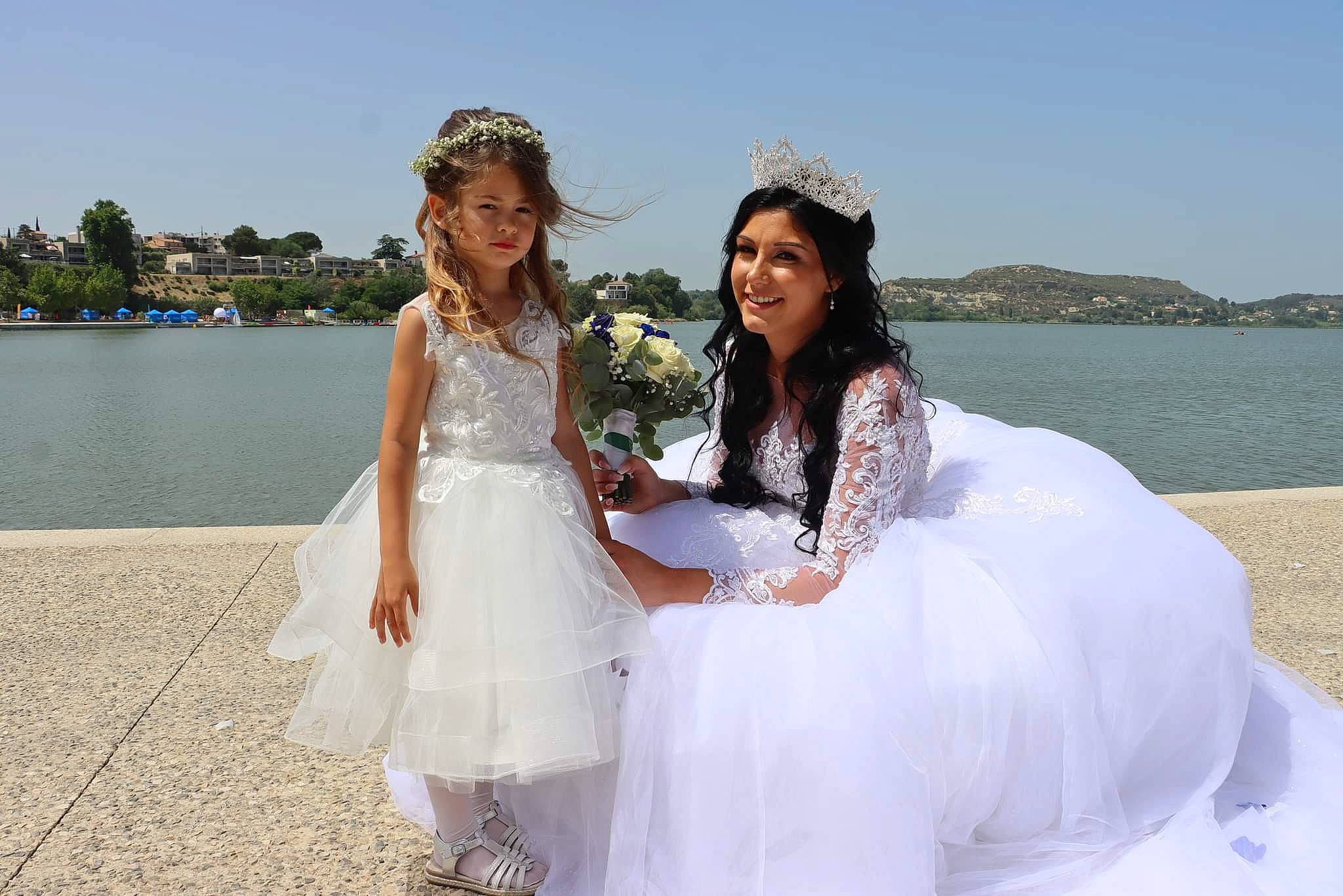 Zeïna a rejoint le concours — aidez-le/la à gagner de superbes lots ! bridal_accessory, bridal_clothing, bridal_party_dress, bride, dress, flash_photography, formal_wear, fun, gesture, gown, happy, joy, lake, leisure, person, sky, smile, travel, water, wedding_ceremony_supply