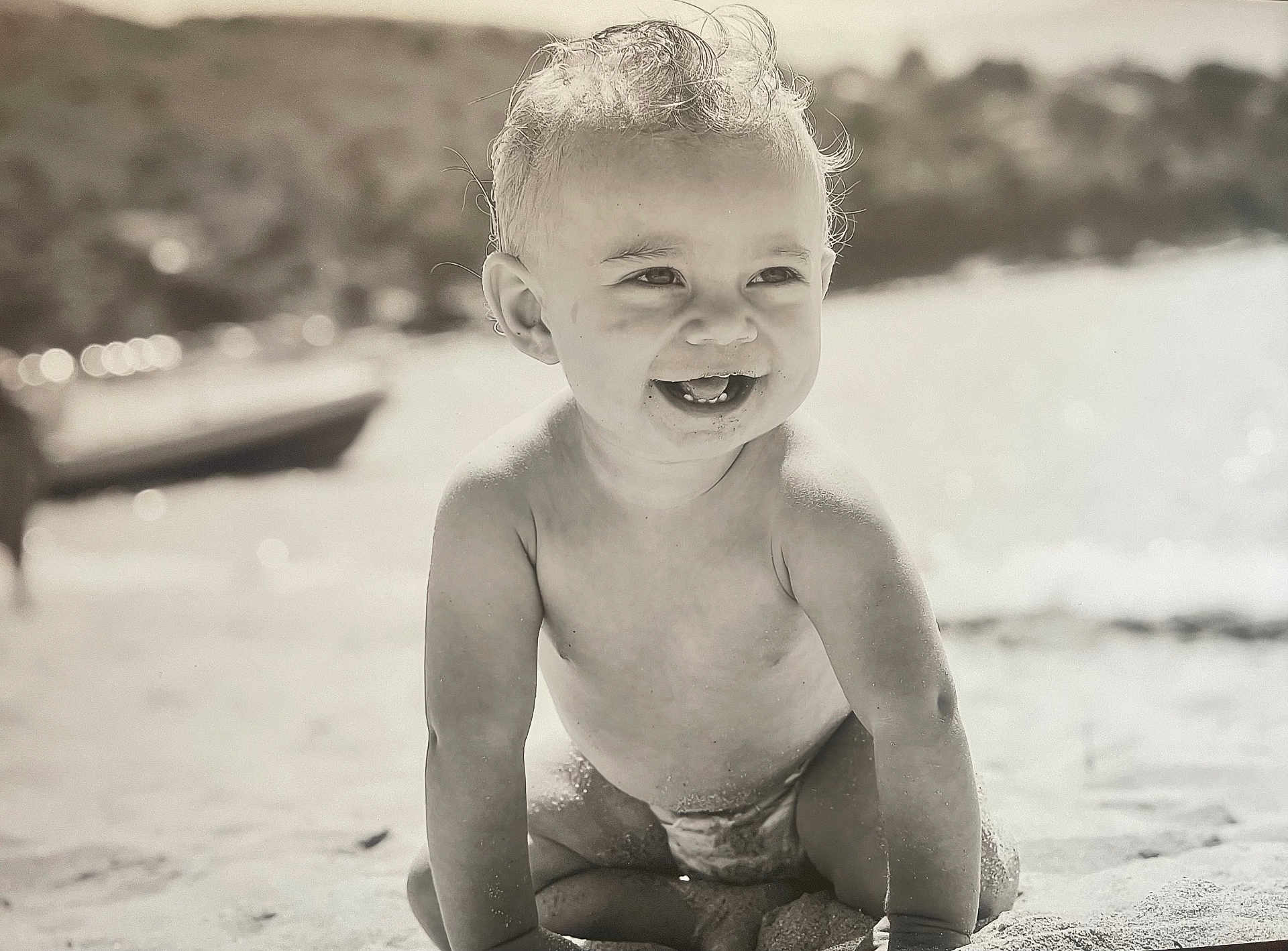 Petru Anto participe au concours pour gagner de l'argent avec cette photo : toddler, child, beach, sand, smiling, curly_hair, bare_chest, sunlight, outdoor, water, nature, happy, cute, portrait, summer, vacation, playful, sandy, young, fun