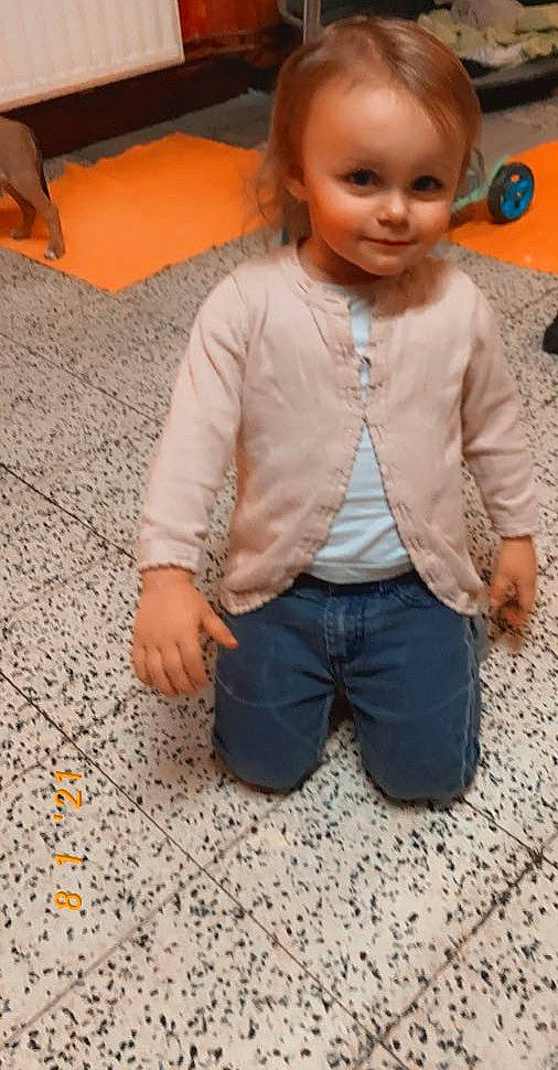 Felicia participe au concours pour gagner de l'argent avec cette photo : cheek, chin, doll, eye, eyelash, fawn, flooring, fun, hair, head, human_body, iris, joint, nose, orange, person, skin, sleeve, textile, toy