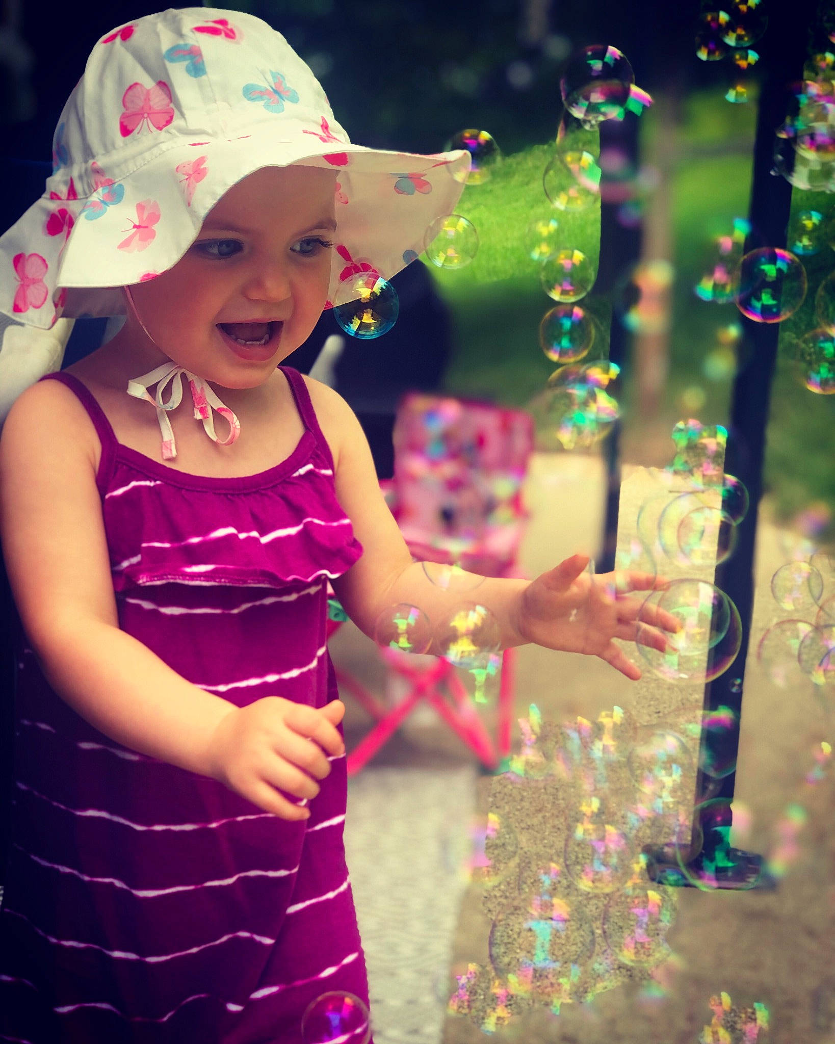 Abella is registered to the contest to win money with this photo: cap, facial_expression, fun, green, happy, hat, headgear, headwear, human, leaf, leisure, light, nature, party_supply, people_in_nature, person, photograph, pink, purple, smile