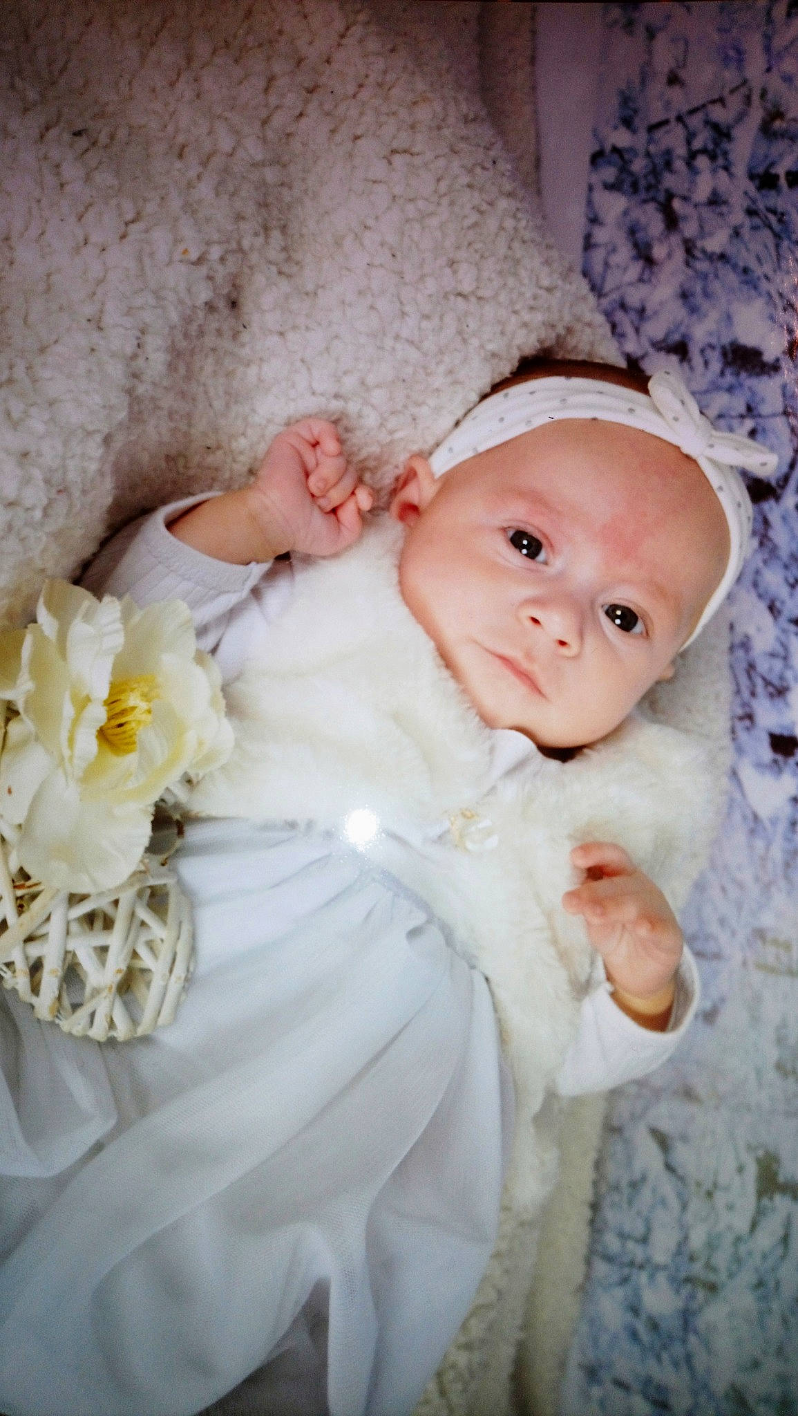 Kellya a rejoint le concours — aidez-le/la à gagner de superbes lots ! bride, child, girl, gown, hair_accessory, happiness, headpiece, infant, iris, person, photograph, product, skin, textile, toddler