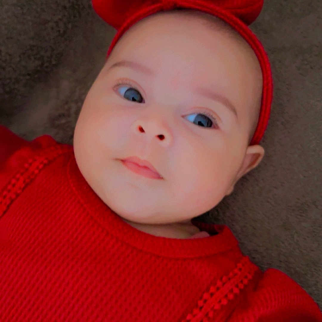 Shurala participe au concours pour gagner de l'argent avec cette photo : baby, child, red_clothing, headband, bow, portrait, face, infant, cute, soft_texture, blanket, lying_down, indoors, closeup, expression, young_child, adorable, warm_colors, person, headwear