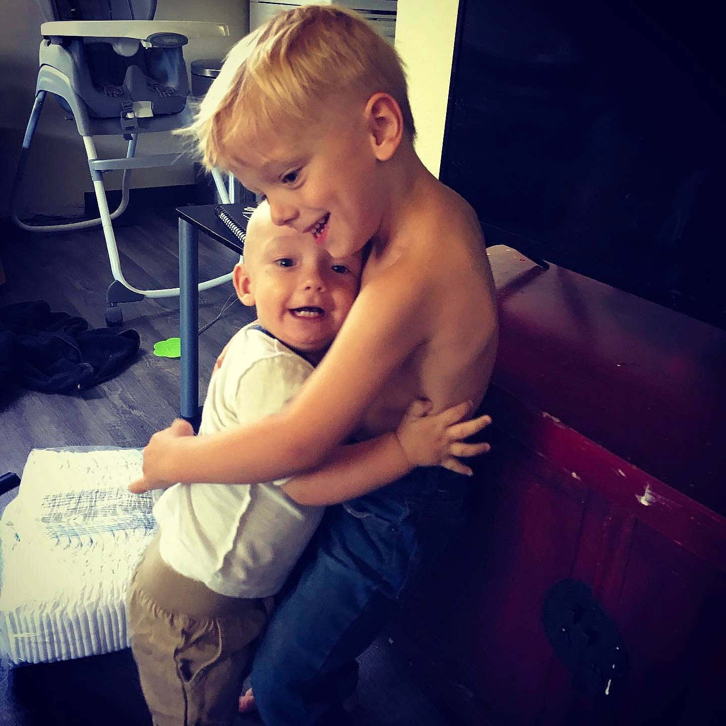 Daxtyn is registered to the contest to win money with this photo: arm, baby, chest, elbow, eyewear, finger, gadget, gesture, hair, hand, happy, headwear, human_body, joy, leg, mouth, person, shoulder, t_shirt, thigh