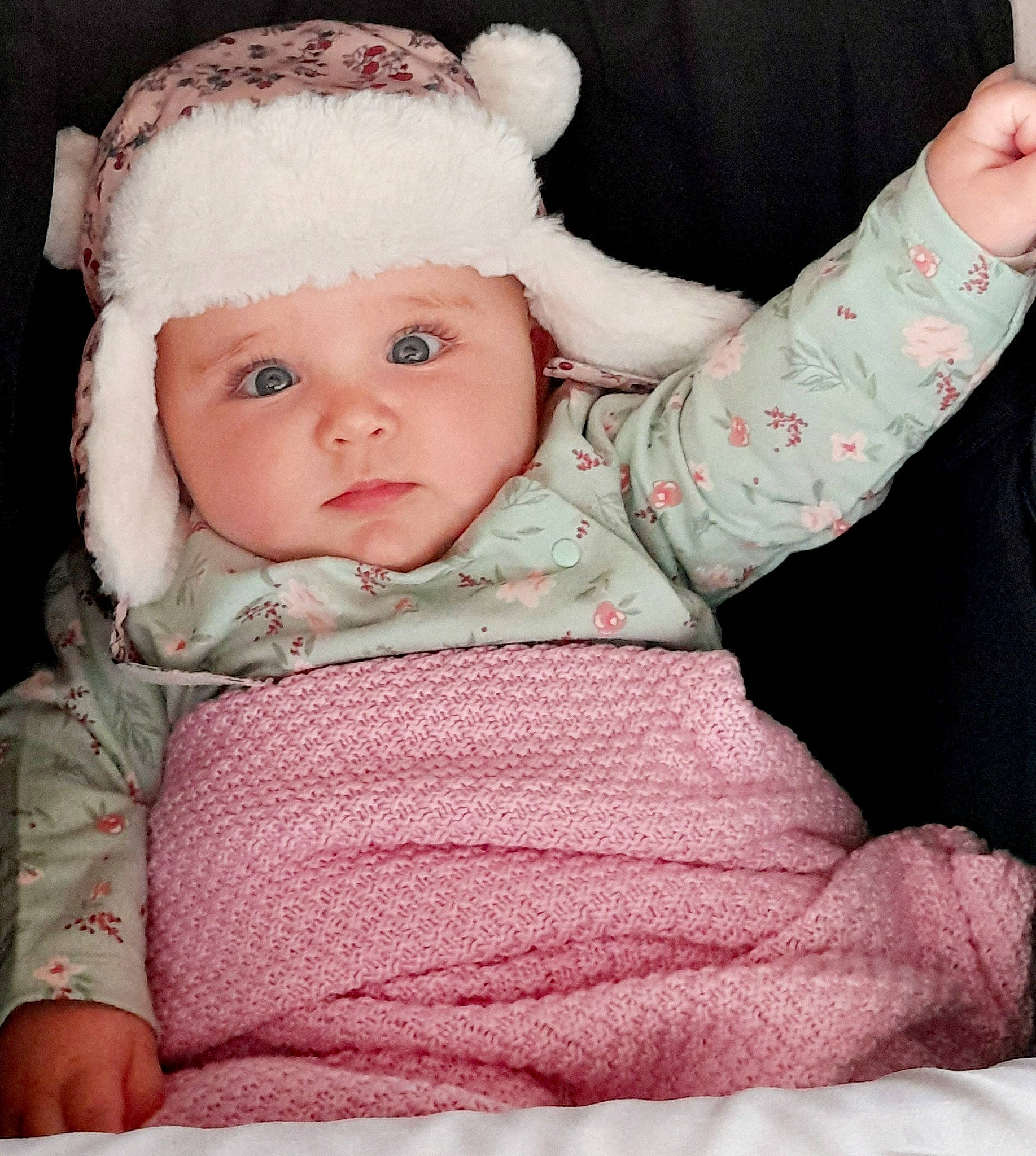 Lya participe au concours pour gagner de l'argent avec cette photo : baby, baby_products, baby_sleeping, baby_toddler_clothing, cap, cheek, child, comfort, eye, fashion_accessory, headband, headwear, iris, lip, pattern, person, pink, skin, sleeve, textile