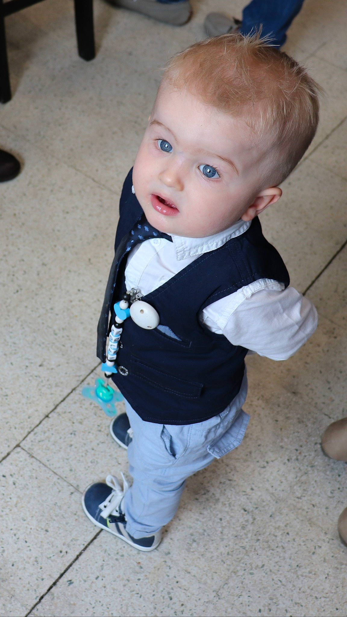 Nolan participe au concours pour gagner de l'argent avec cette photo : baby, baby_toddler_clothing, cheek, child, cool, outerwear, person, skin, standing, t_shirt, toddler