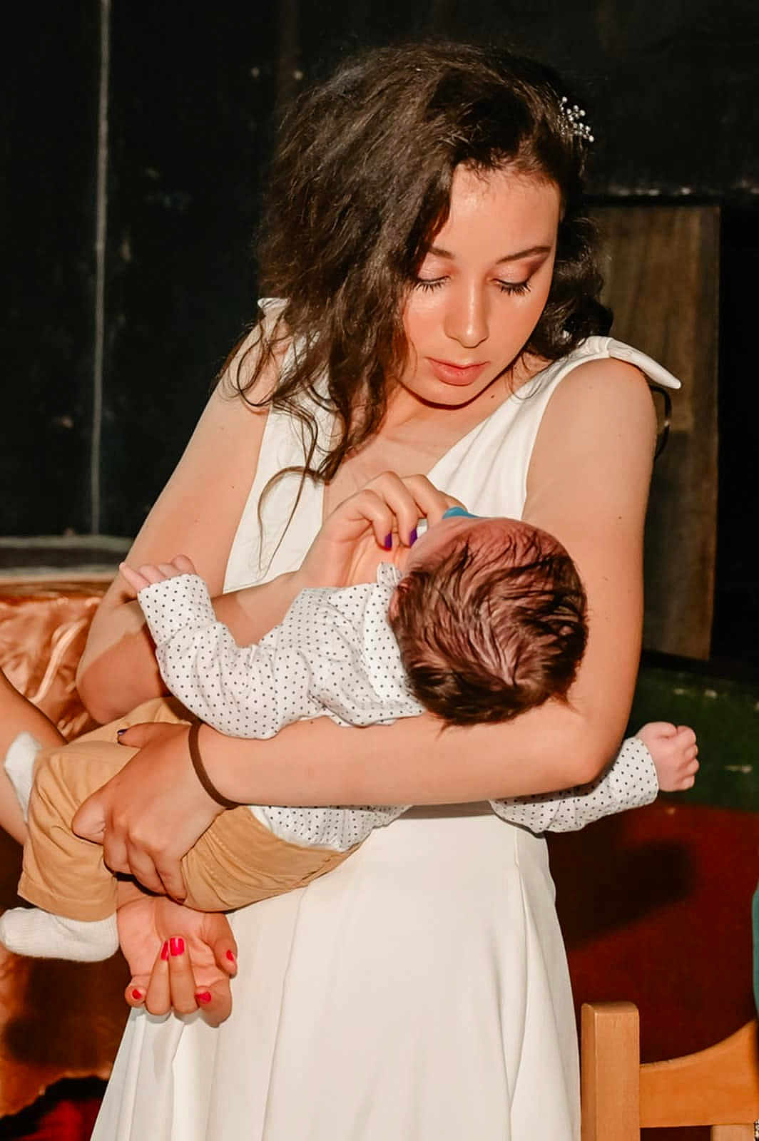 Caraiman Mihaela a rejoint le concours — aidez-le/la à gagner de superbes lots ! woman, baby, feeding, bottle, holding, white_dress, indoor, child, person, infant, care, love, tenderness, family, portrait, human, hair, skin, nurturing, clothing