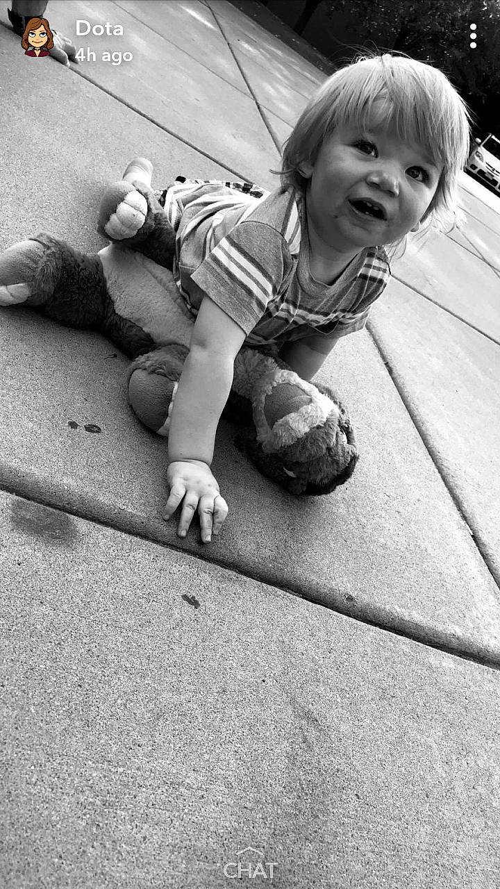 Daemon is registered to the contest to win money with this photo: baby, black_and_white, child, concrete, facial_expression, fun, games, leg, monochrome, person, photography, play, recreation, sidewalk, smile, snapshot, style, toddler, white