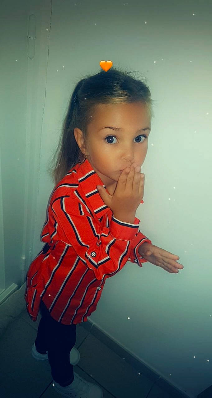 Louna participe au concours pour gagner de l'argent avec cette photo : cheek, child, forehead, fun, person, toddler