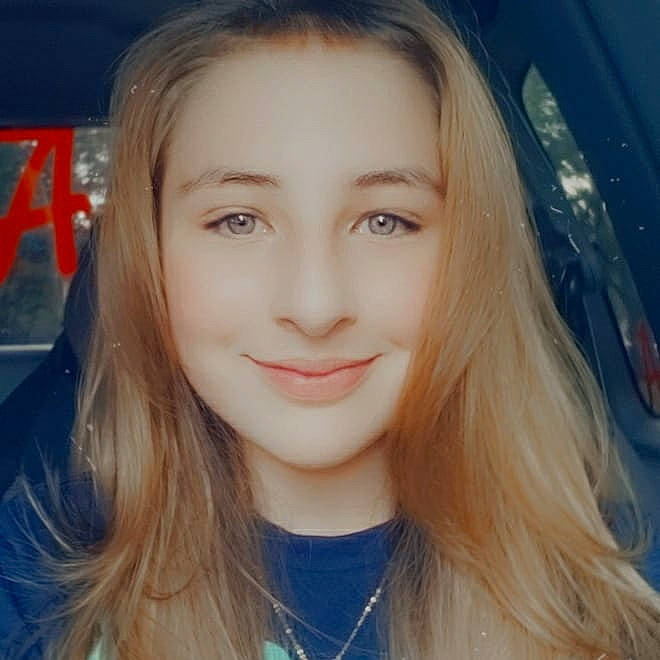 Emma is registered to the contest to win money with this photo: cheek, chin, cool, electric_blue, eye, eyebrow, eyelash, flash_photography, forehead, happy, iris, jaw, joy, layered_hair, lip, mouth, nose, person, skin, smile