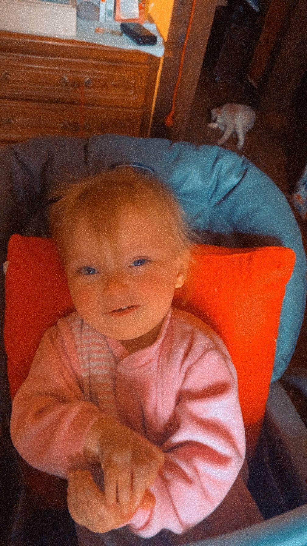 Ludivine a rejoint le concours — aidez-le/la à gagner de superbes lots ! baby, baby_products, baby_toddler_clothing, cheek, child, comfort, couch, eye, eyebrow, fun, hair, happy, human_body, iris, lip, nose, person, sitting, smile, thumb