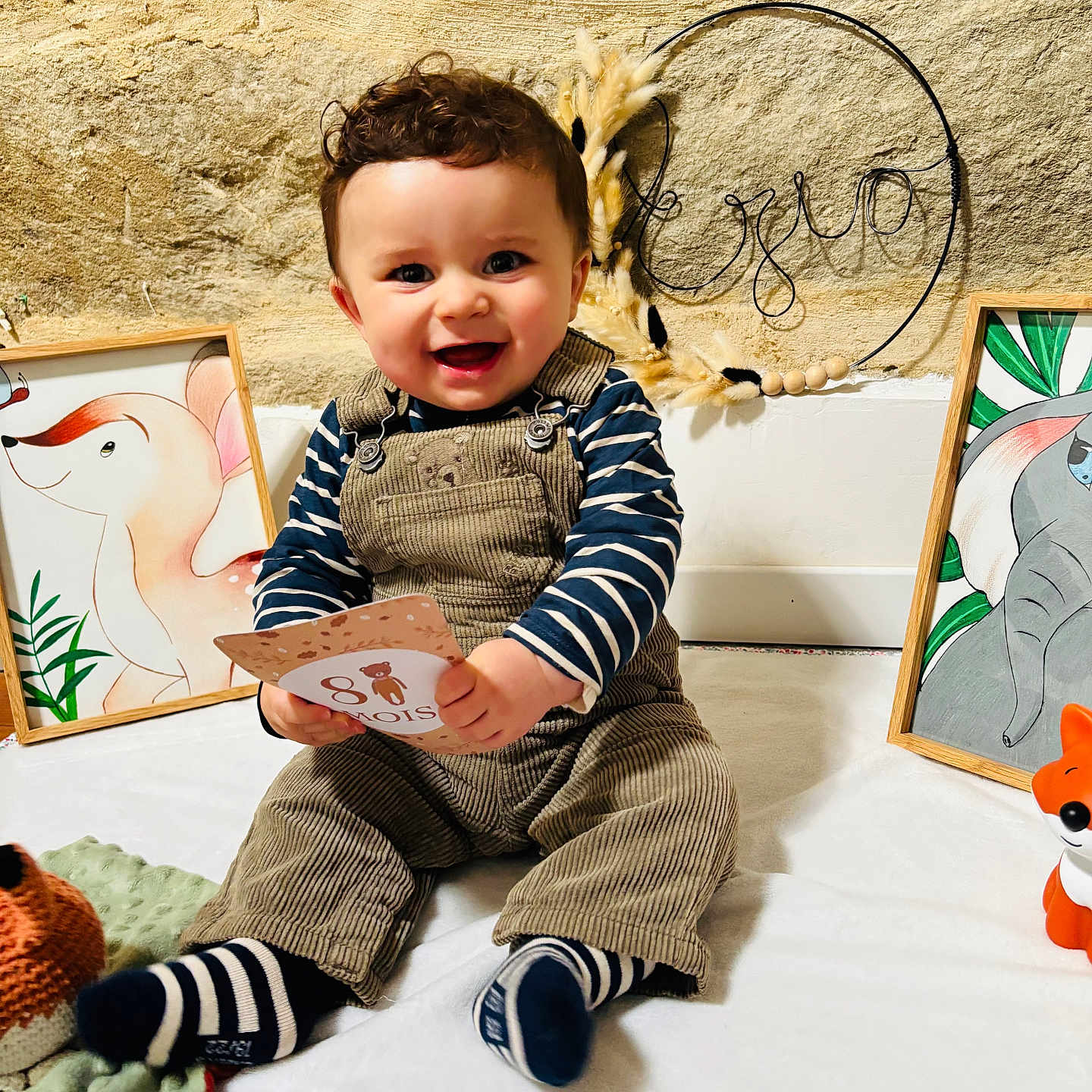 Ezio a rejoint le concours — aidez-le/la à gagner de superbes lots ! baby, bodypart, clothing, face, finger, footwear, hand, happy, head, hosiery, indoors, jeans, laughing, pants, person, photography, portrait, sitting, smile, sock