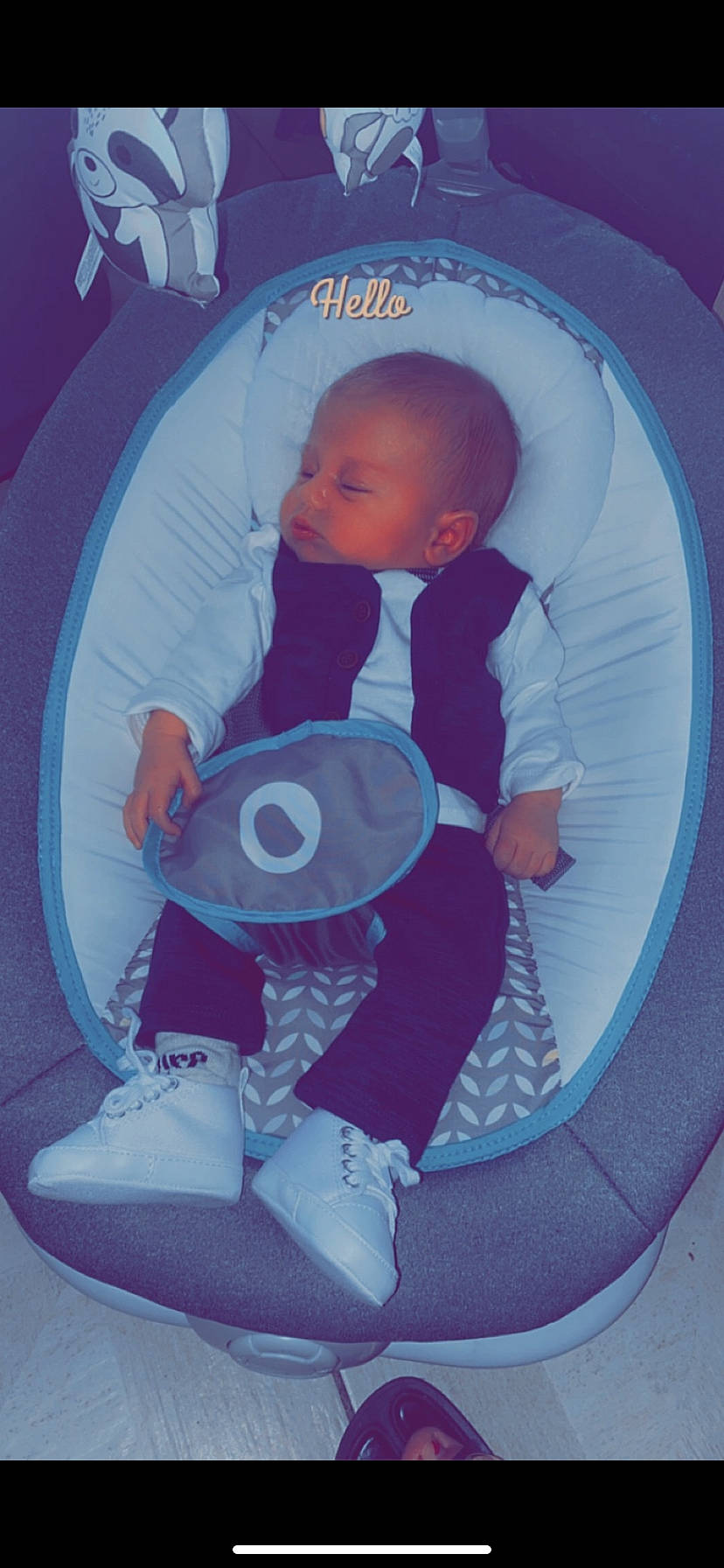 Thiago a rejoint le concours — aidez-le/la à gagner de superbes lots ! azure, baby_products, baby_toddler_clothing, carmine, child, circle, comfort, design, electric_blue, fun, inflatable, leisure, pattern, person, recreation, sitting, sleeve, space, t_shirt, toddler