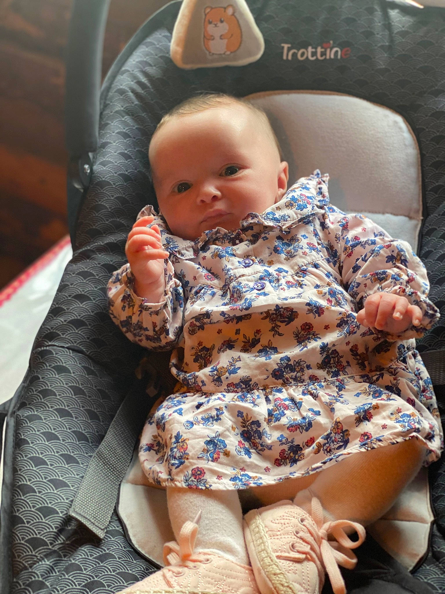 Lucie participe au concours pour gagner de l'argent avec cette photo : baby, baby_products, baby_toddler_clothing, cheek, child, comfort, foot, fun, hairstyle, human, human_leg, knee, lap, leg, pattern, person, product, sitting, skin, thigh