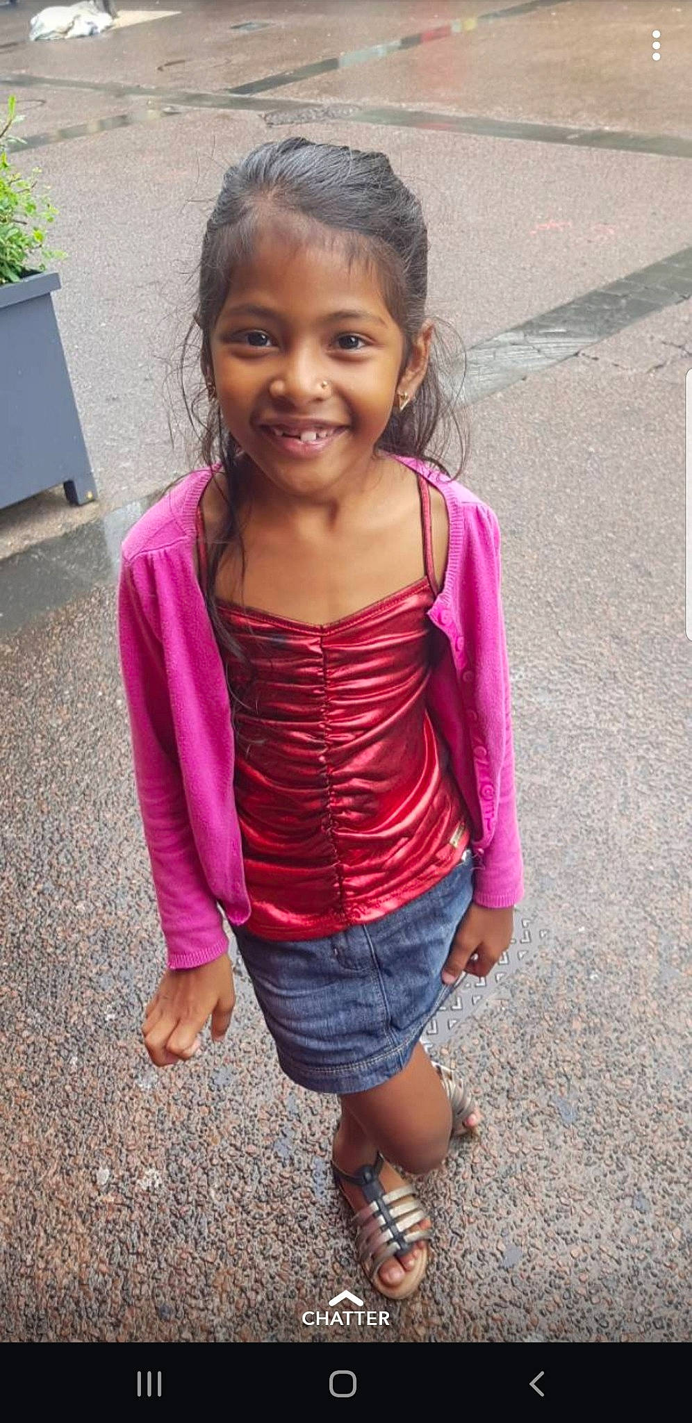 Kerye a rejoint le concours — aidez-le/la à gagner de superbes lots ! black_hair, child, child_model, face, joy, long_hair, magenta, person, pink, smile, toddler