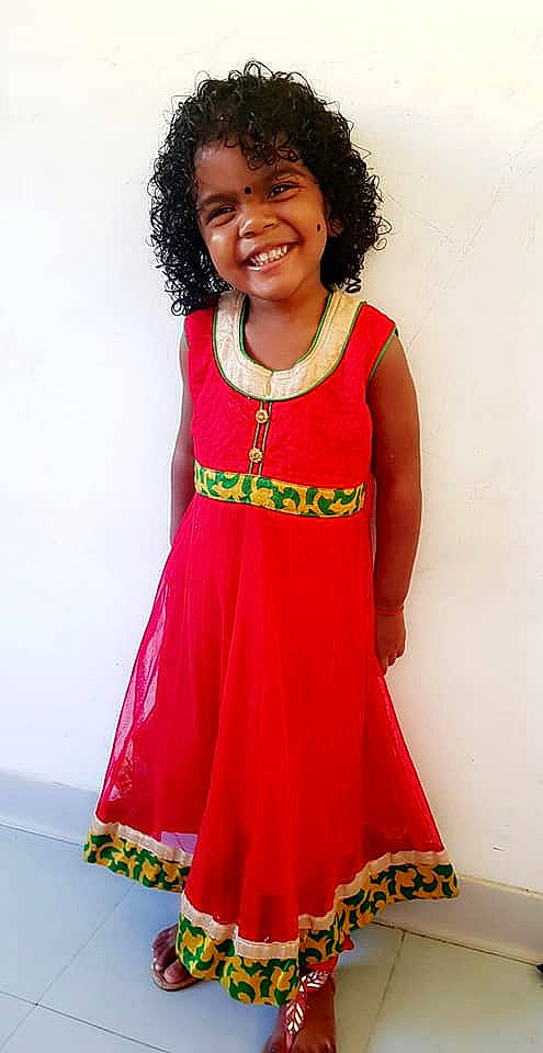 Keïlyah a rejoint le concours — aidez-le/la à gagner de superbes lots ! child, child_model, clothing, day_dress, dress, fashion_design, formal_wear, joy, magenta, neck, pattern, person