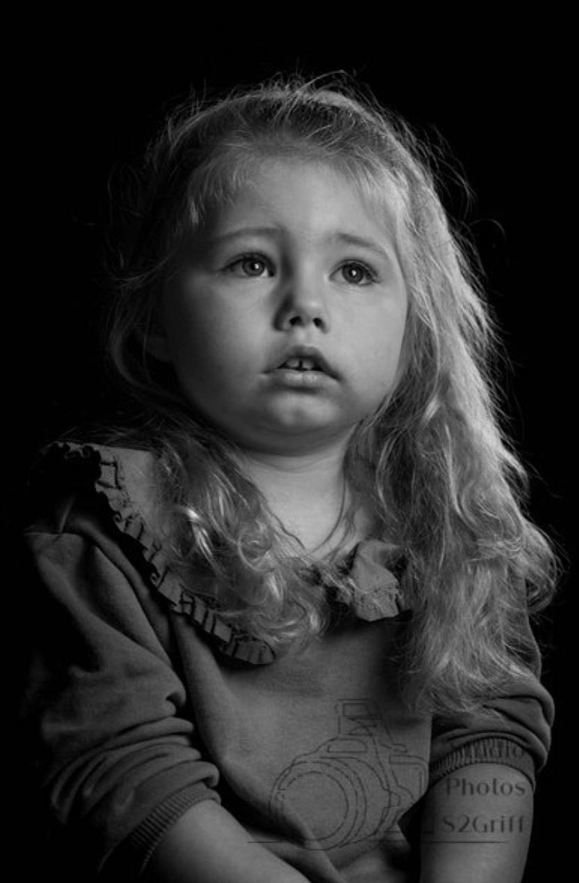 Lou a rejoint le concours — aidez-le/la à gagner de superbes lots ! black, black_and_white, cheek, chin, cool, eye, eyebrow, eyelash, flash_photography, hair, happy, head, human_body, iris, lip, mouth, nose, person, skin, smile