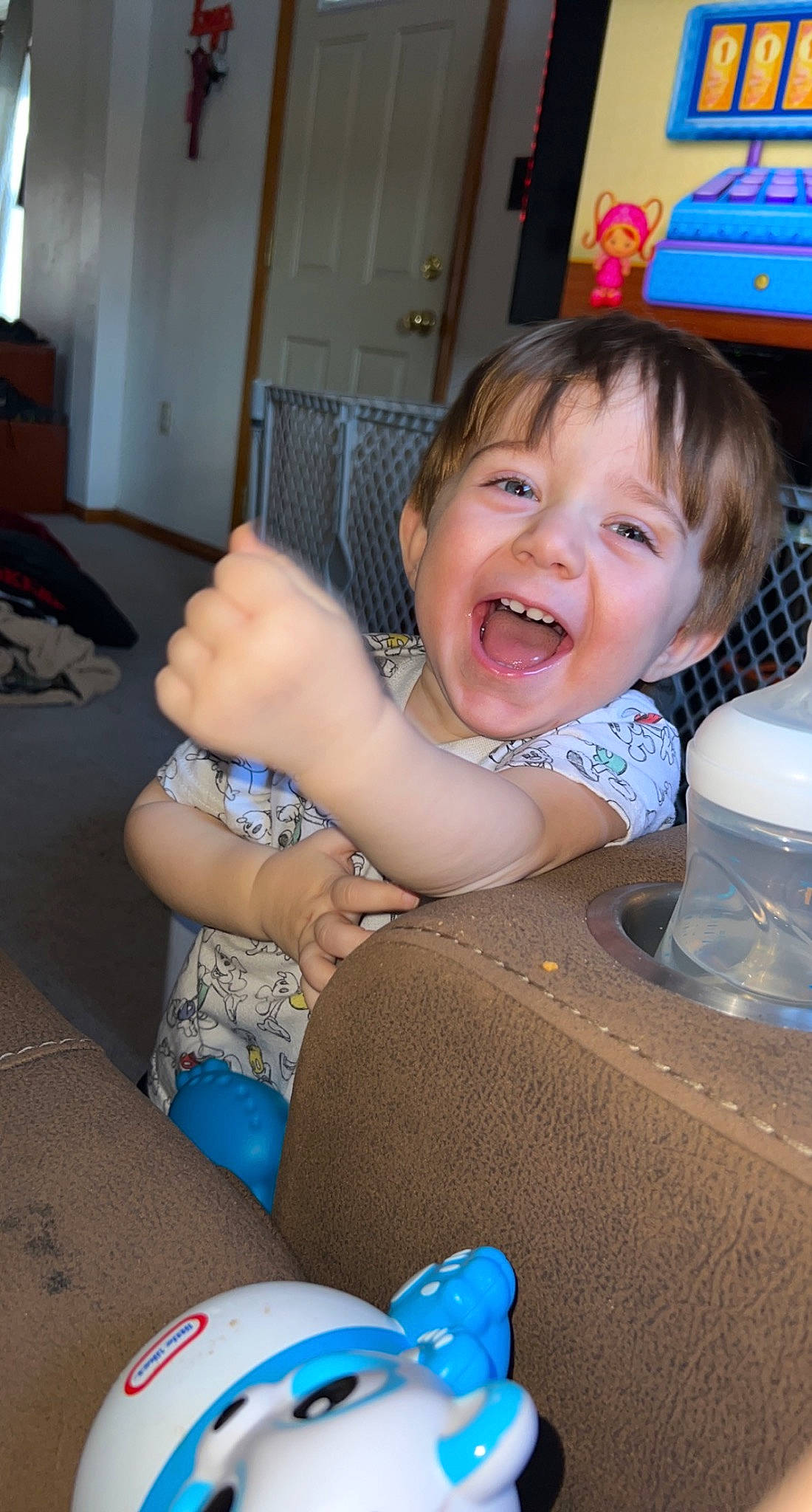 Bentley is registered to the contest to win money with this photo: baby, baby_toddler_clothing, chair, child, comfort, finger, fun, happy, human_body, human_leg, leisure, person, play, room, sitting, skin, smile, thigh, thumb, toddler