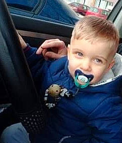 Alonzo participe au concours pour gagner de l'argent avec cette photo : auto_part, automotive_exterior, automotive_window_part, car, car_seat, car_seat_cover, child, electric_blue, eye, family_car, glass, happy, head_restraint, motor_vehicle, person, personal_luxury_car, steering_wheel, toddler, vehicle, vehicle_door