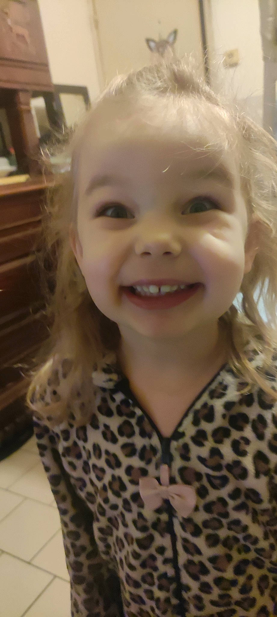 Shayna participe au concours pour gagner de l'argent avec cette photo : cabinetry, cheek, chin, eye, eyebrow, face, forehead, happy, head, human_body, iris, jaw, joy, lip, mammal, mouth, nose, person, skin, sleeve