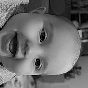 Maé a rejoint le concours — aidez-le/la à gagner de superbes lots ! baby, infant, face, close_up, black_and_white, towel, happy, smiling, mouth_open, eyes, skin, head, child, indoor, portrait, cute, person, expression, young, babyface